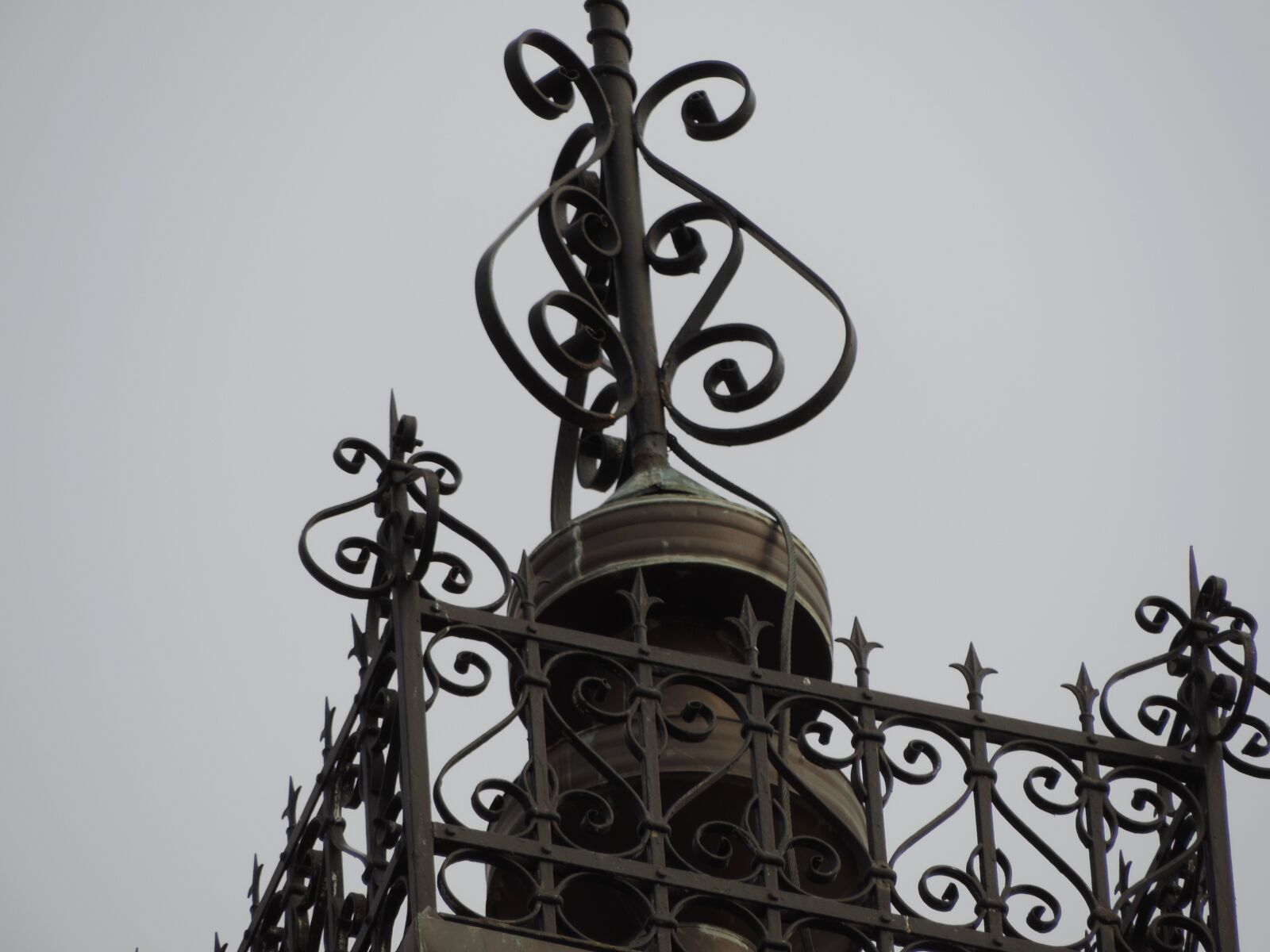 Nikon Coolpix P520 sample photo. Arabesque, cast iron, handmade photography