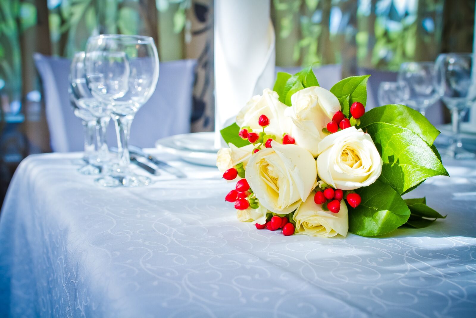 Canon EOS 7D + Canon EF 24mm F1.4L II USM sample photo. Bouquet, wine glasses, table photography
