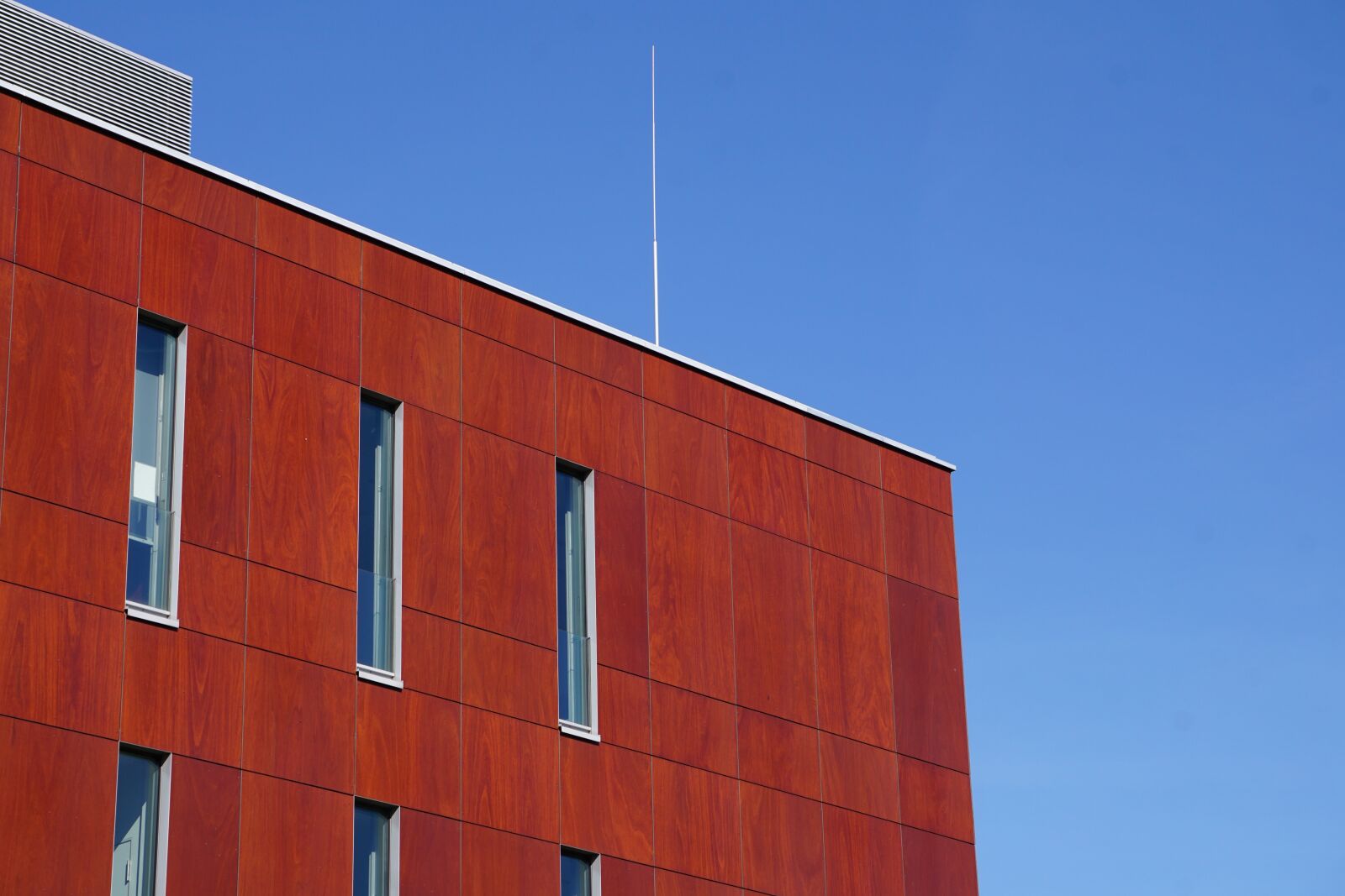 Sony E 55-210mm F4.5-6.3 OSS sample photo. Architecture, house, red photography