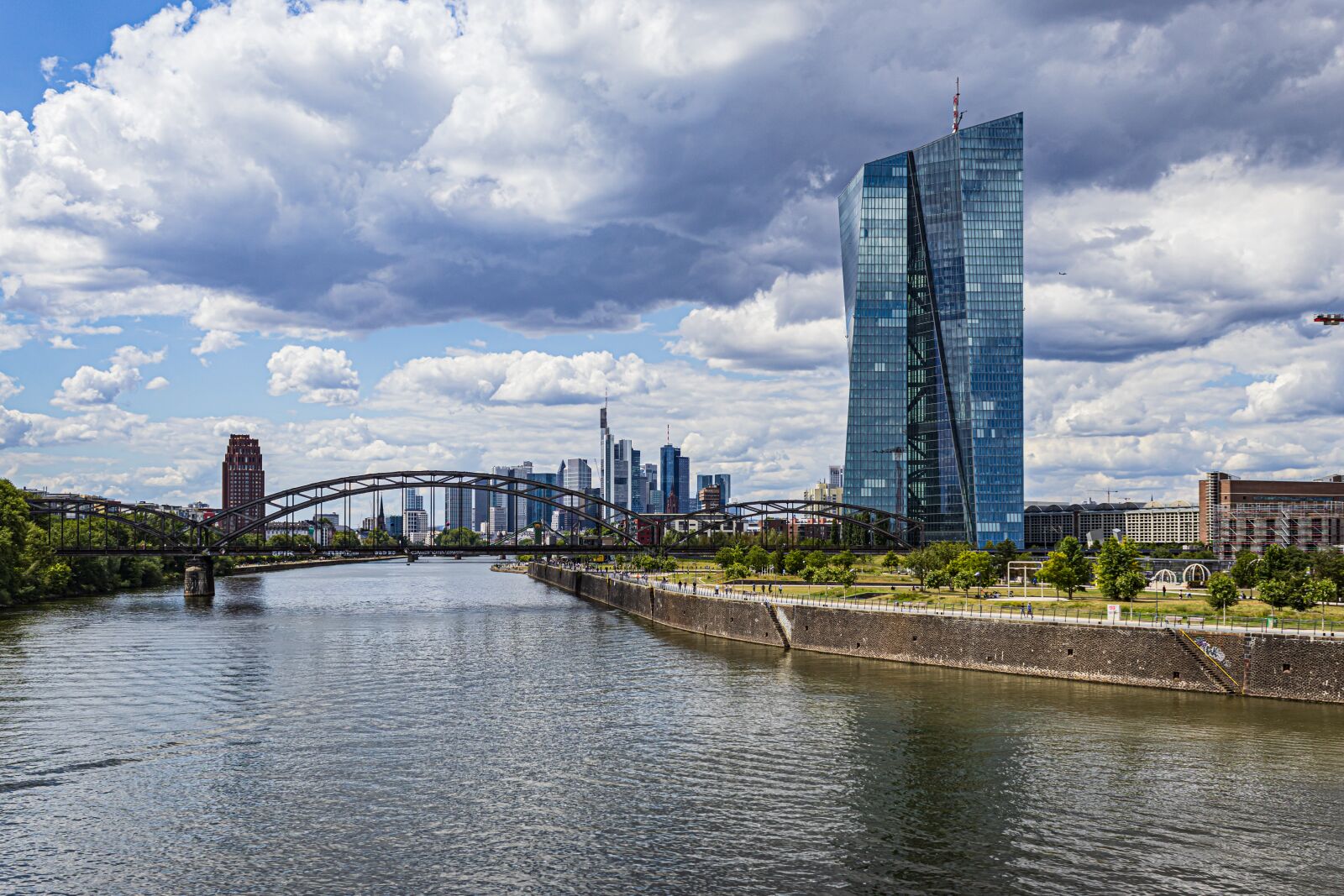 Canon EF-S 18-55mm F3.5-5.6 III sample photo. Frankfurt, skyscraper, hesse photography