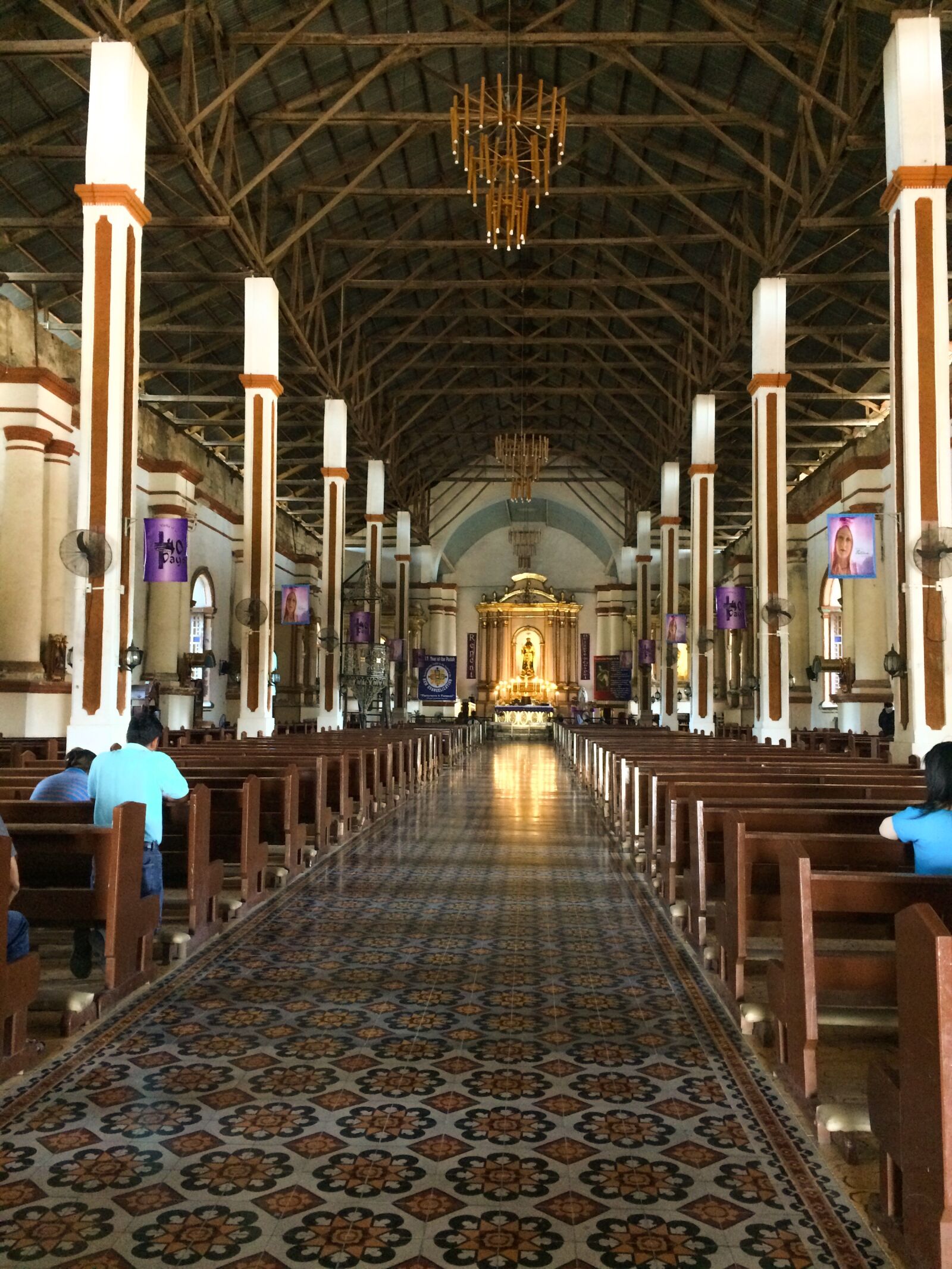 iPhone 5s back camera 4.15mm f/2.2 sample photo. Church, kneel, pray photography