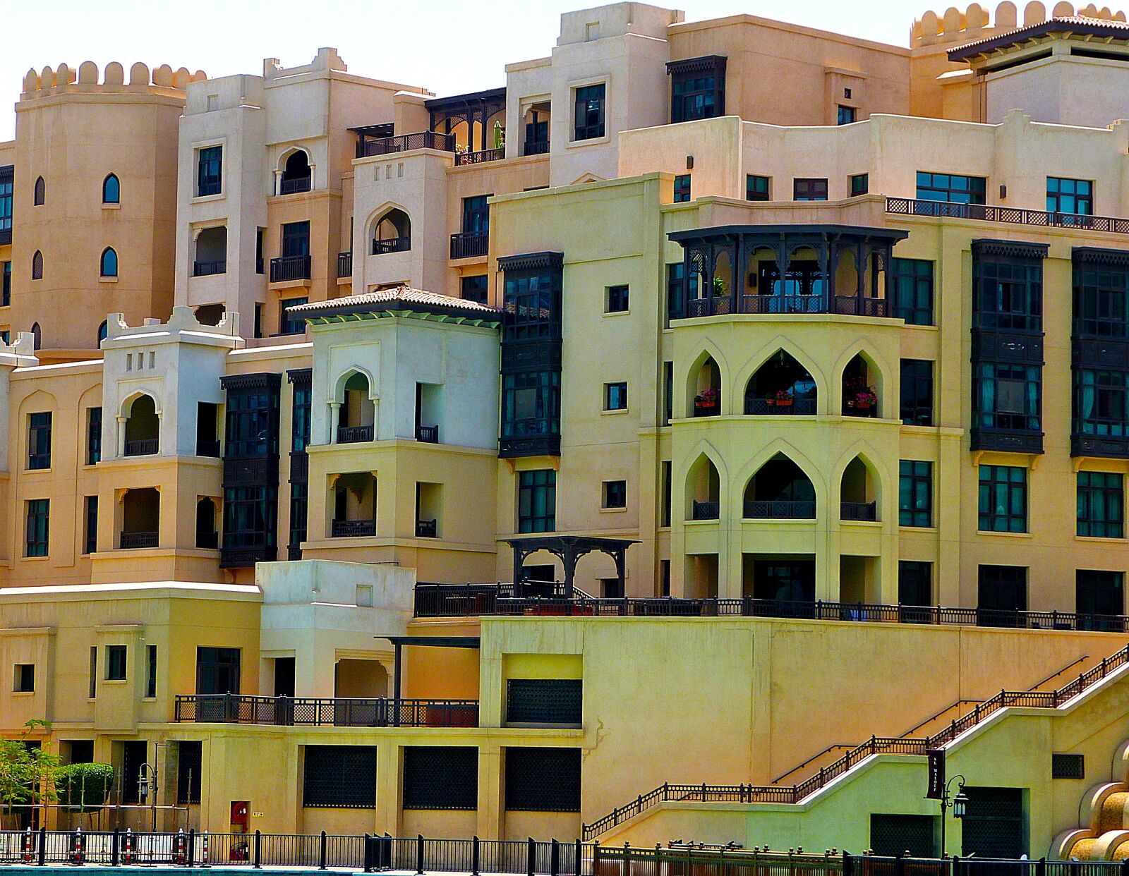 Panasonic Lumix DMC-FZ150 sample photo. Uae, dubai, building photography
