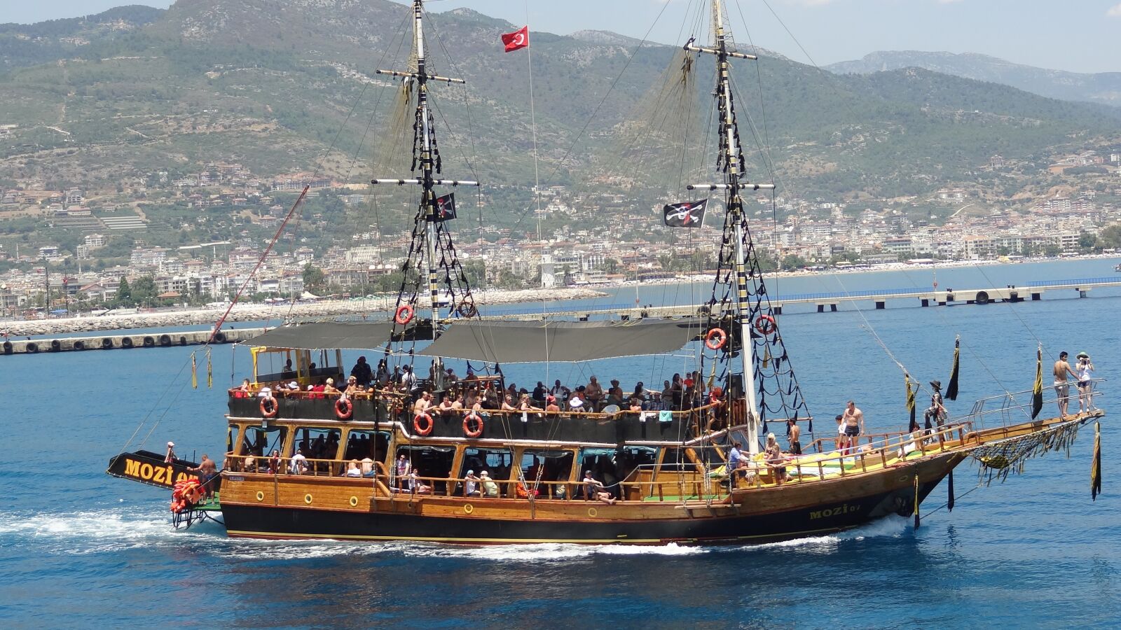 Sony Cyber-shot DSC-HX9V sample photo. Ship, sea, ocean photography