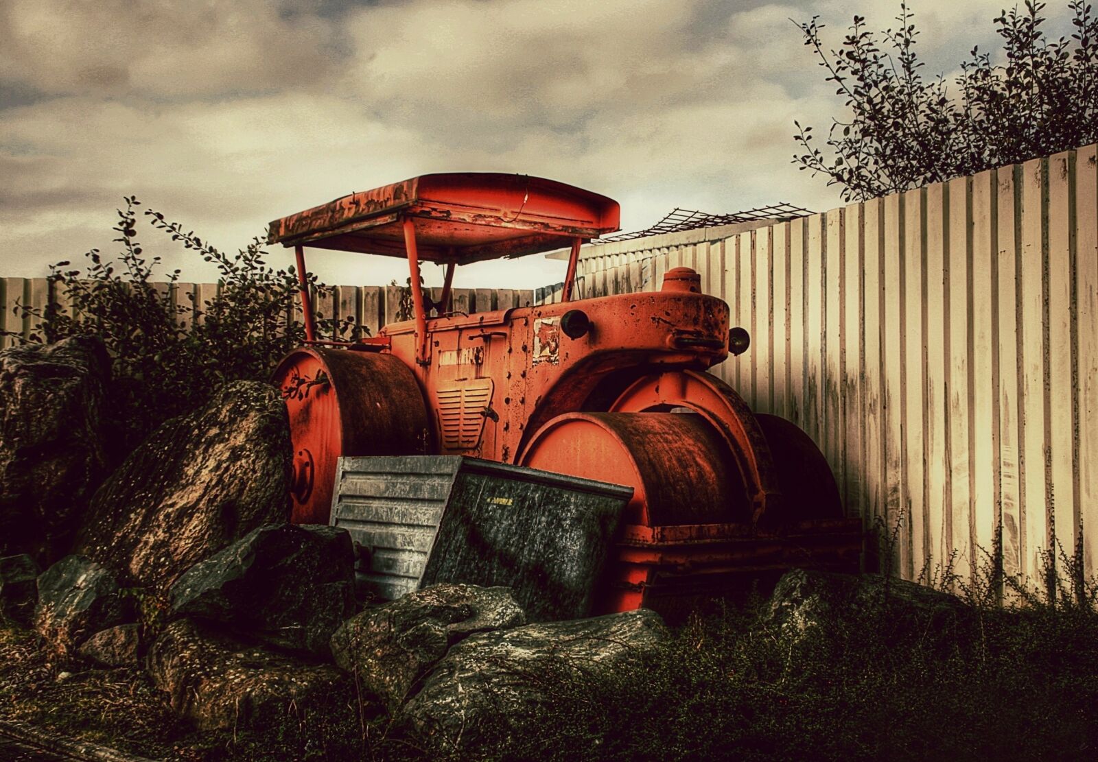Canon EOS 600D (Rebel EOS T3i / EOS Kiss X5) sample photo. Steamroller, old, industrial photography