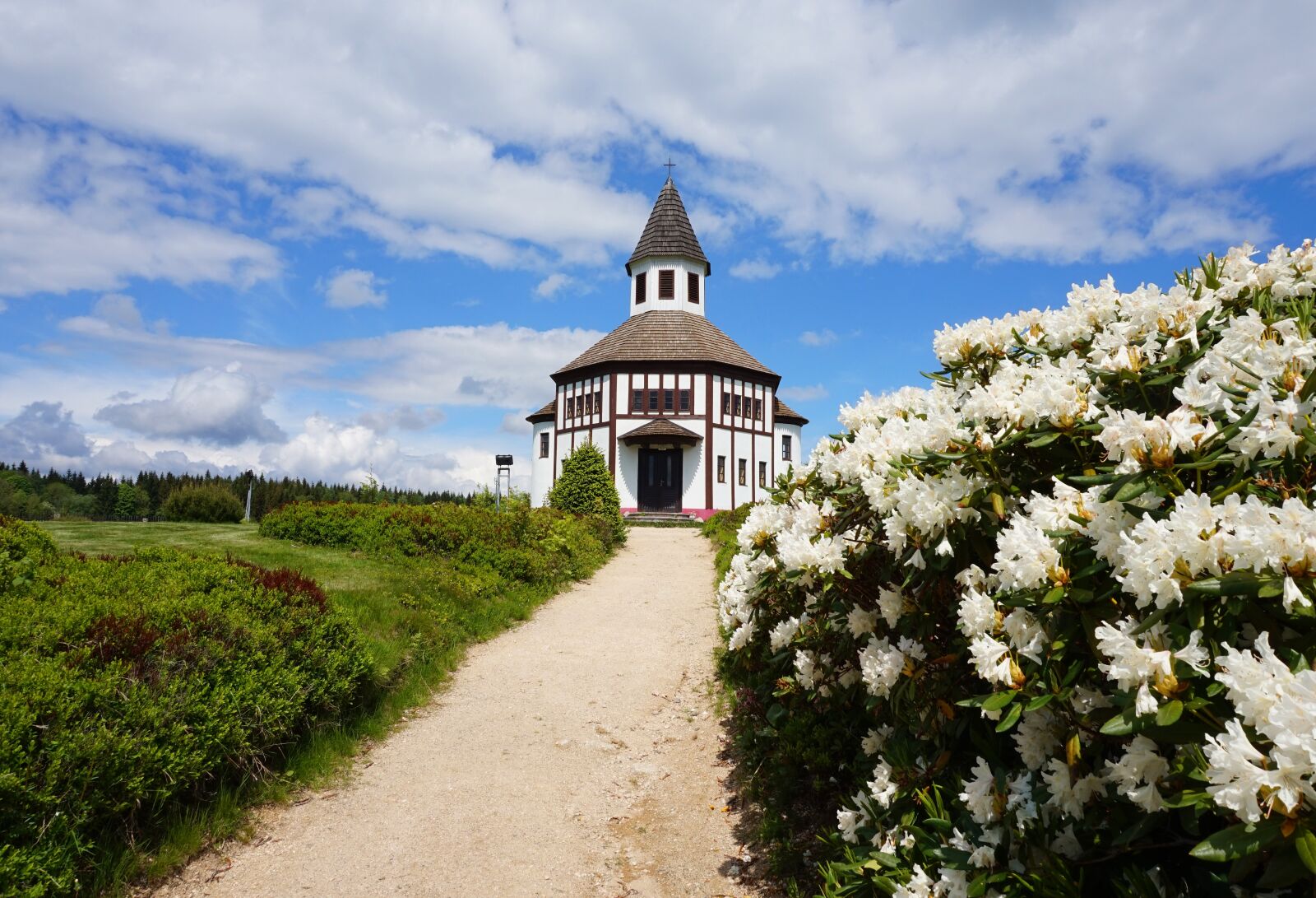 Sony Alpha a5000 (ILCE 5000) sample photo. Chapel, czechia, fields photography