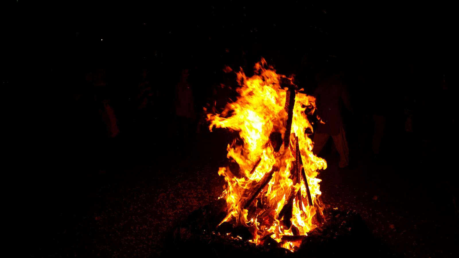 Samsung Galaxy Note4 sample photo. Bonfire, burn, dark, fire photography
