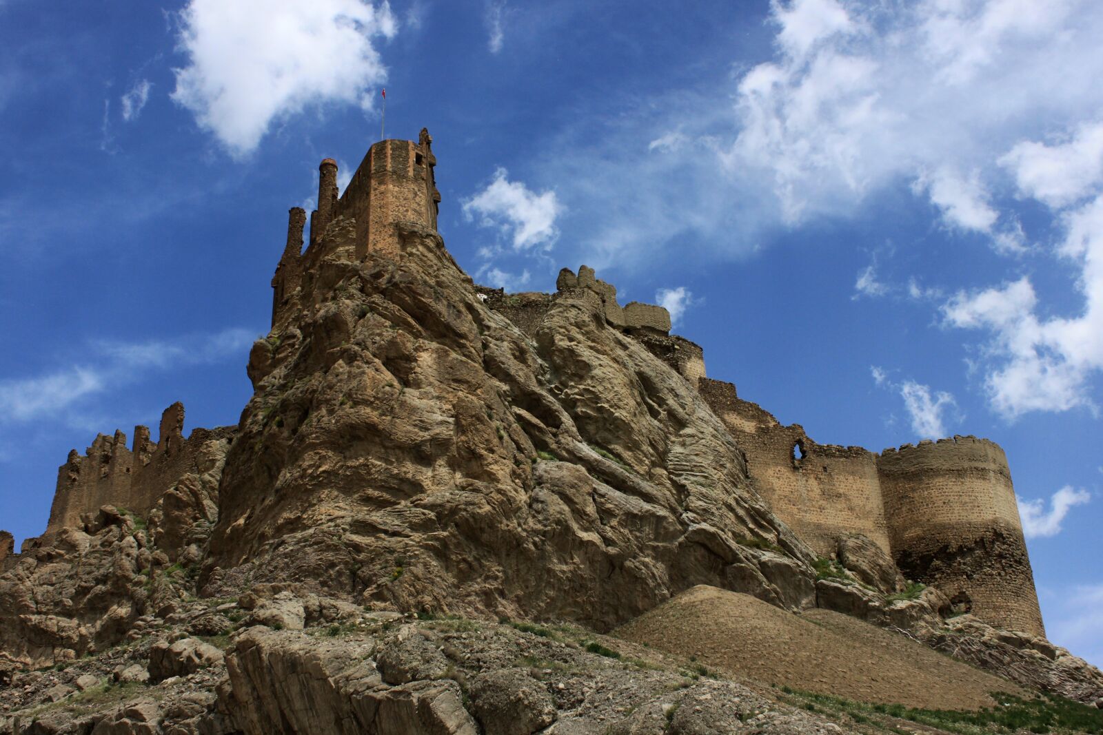 Canon EOS 500D (EOS Rebel T1i / EOS Kiss X3) sample photo. Castle, rocky, castle of photography