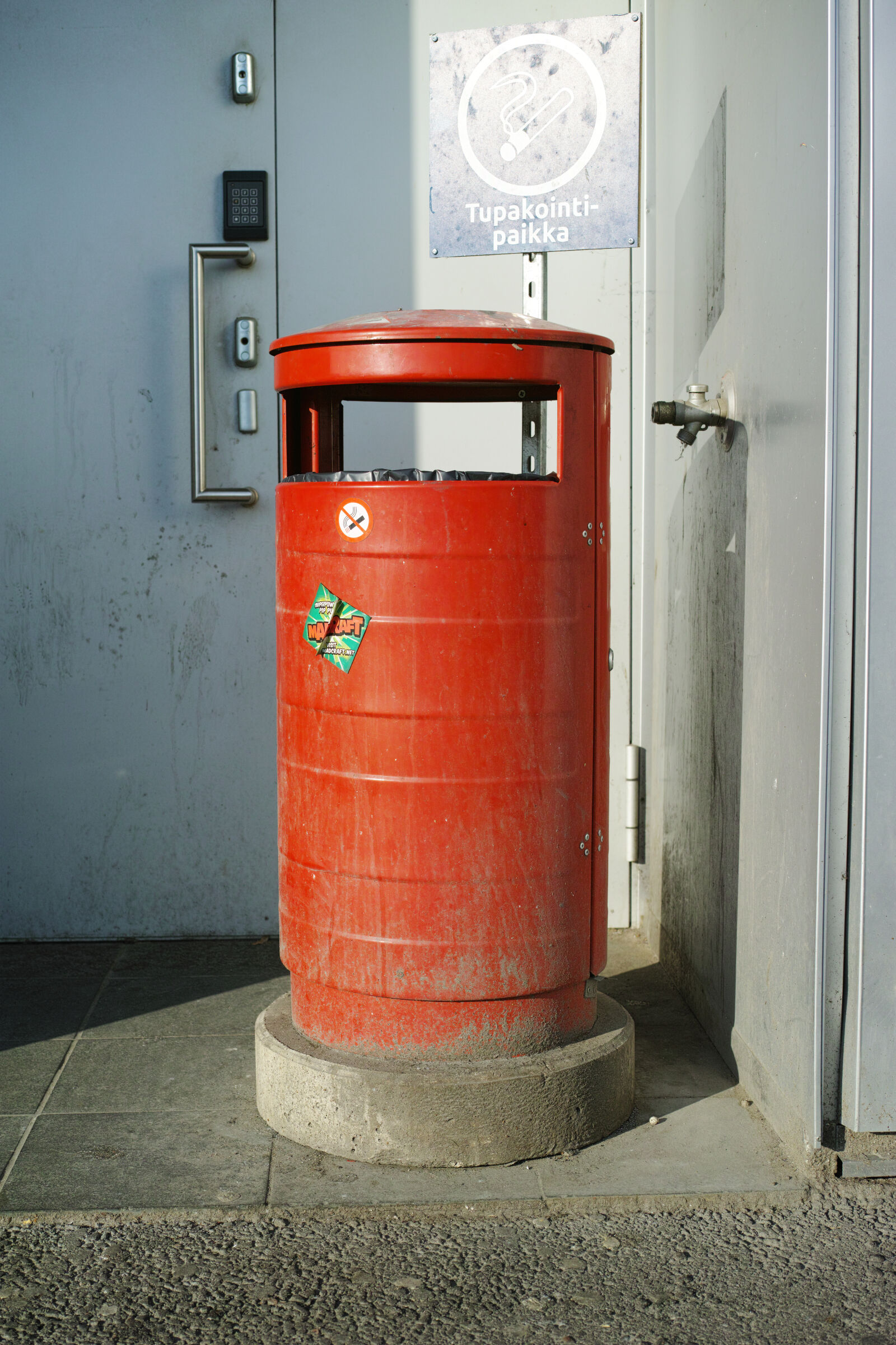 Sigma 30mm F2.8 sample photo. Trashcan with sunlight photography