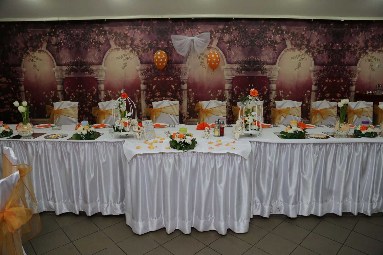 Canon EF 24-105mm F4L IS USM sample photo. Hotel, dining area, restaurant photography