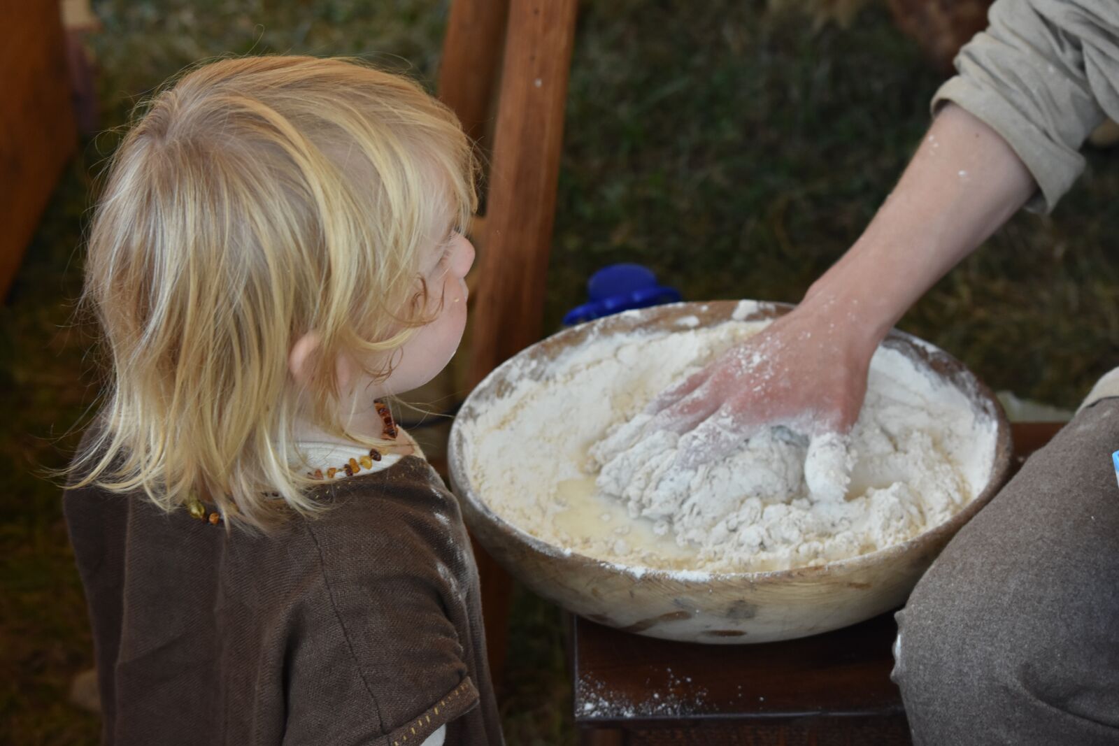 Nikon D7200 sample photo. People, bread, knead photography