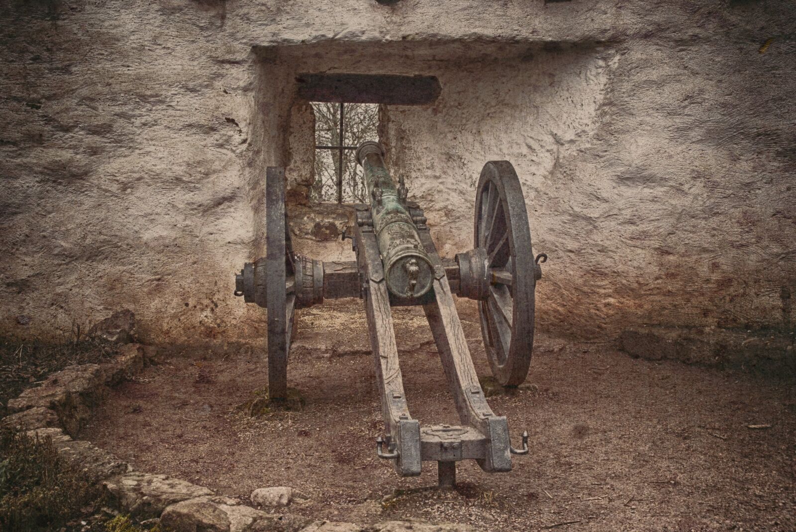 Sony Alpha DSLR-A300 sample photo. Gun, wartburg castle, castle photography
