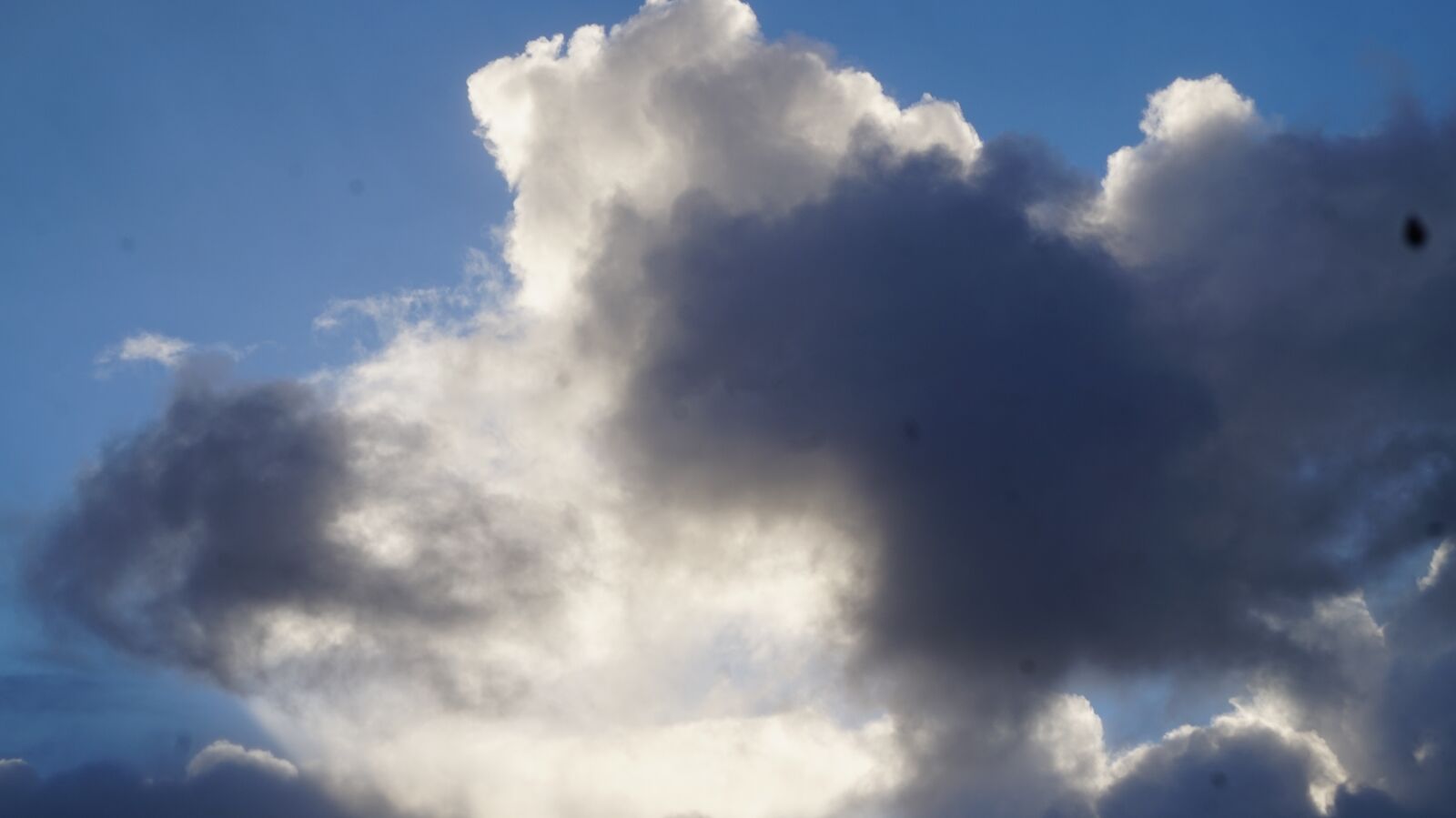 Sony E 55-210mm F4.5-6.3 OSS sample photo. Clouds, blue, sky photography
