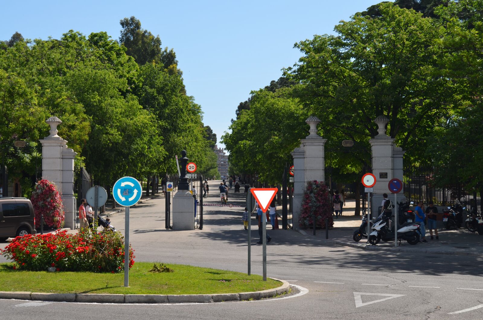 Nikon D7000 sample photo. Park, walk, people photography