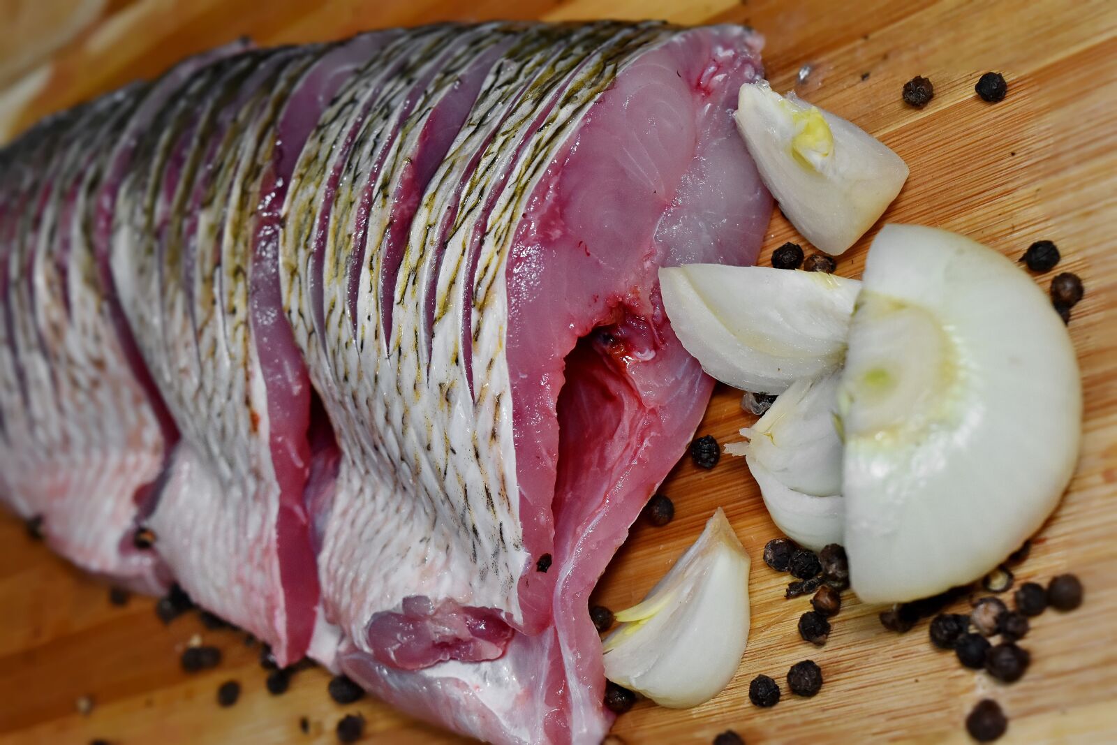 Nikon D5500 sample photo. Mackerel, onion, raw meat photography