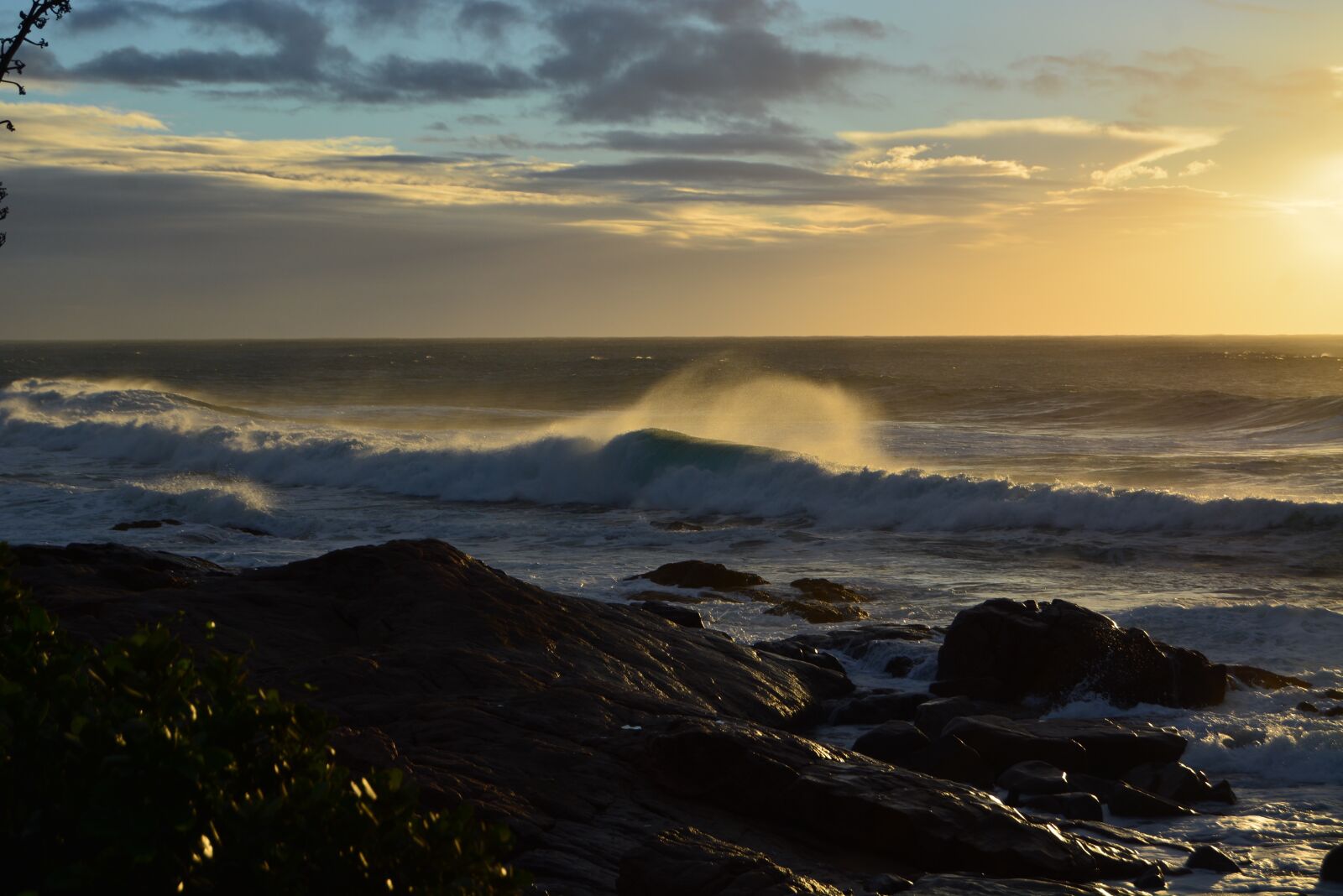 Nikon D5200 sample photo. Sunrise, ocean, waves photography