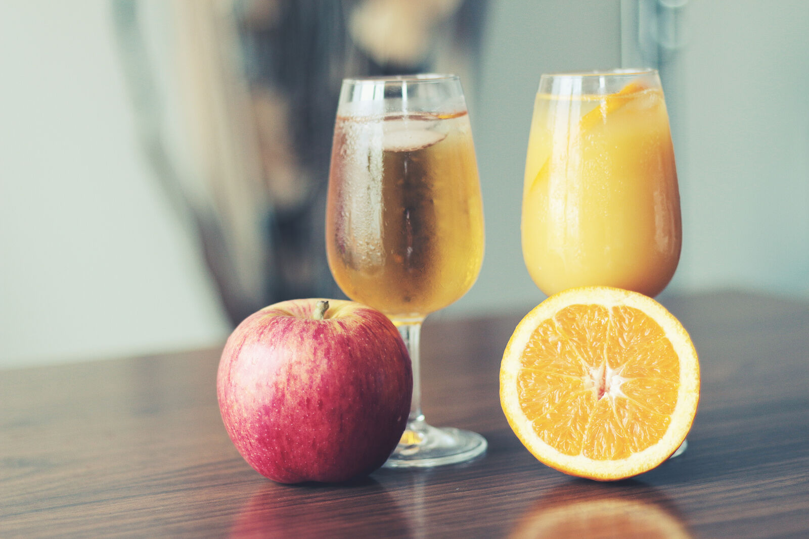 Canon EOS 70D + Canon EF 50mm F1.8 II sample photo. Apple, beverages, drink, healthy photography