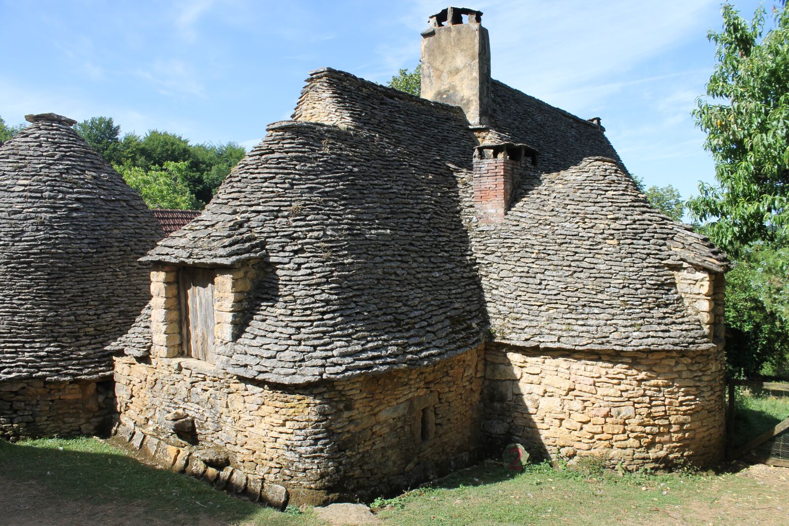 Canon EOS 1100D (EOS Rebel T3 / EOS Kiss X50) sample photo. Stone huts, stones, berger photography