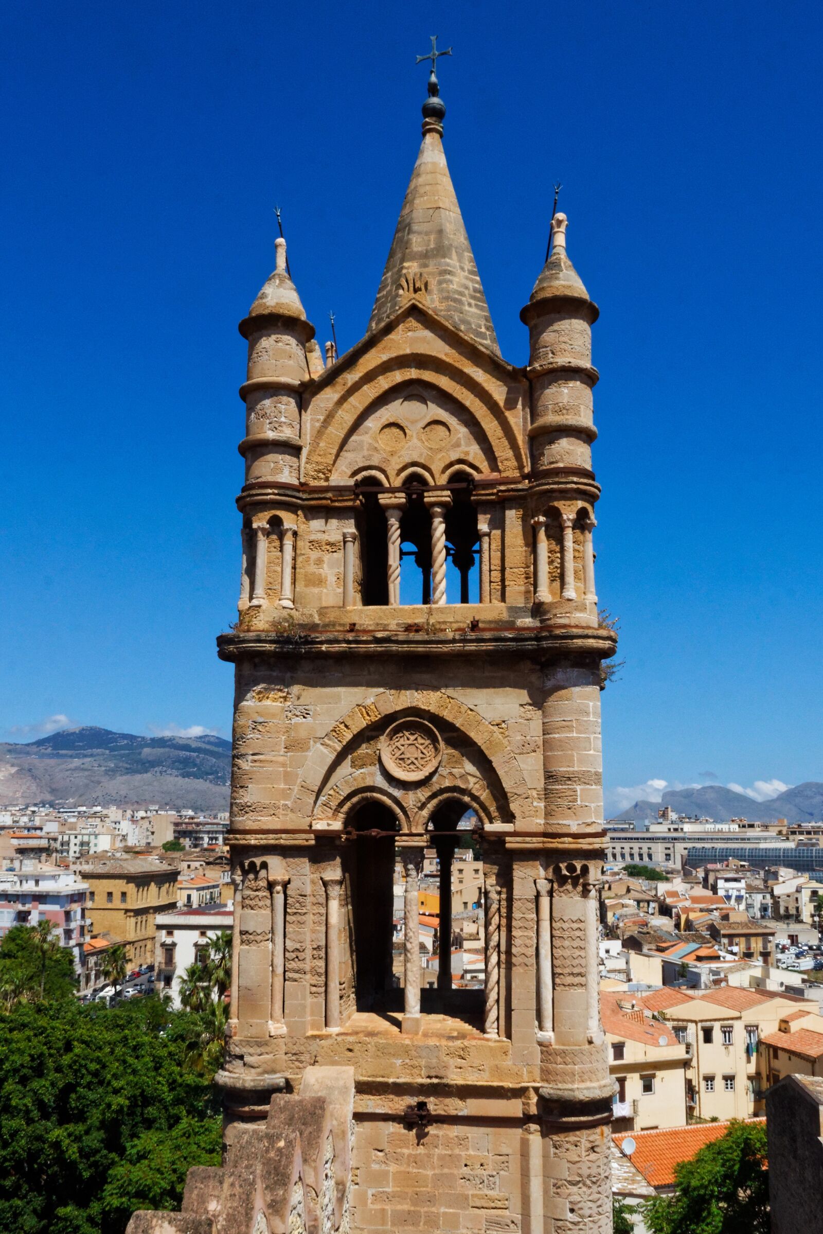 Canon EOS 450D (EOS Rebel XSi / EOS Kiss X2) sample photo. Tower, dom, cathedral photography