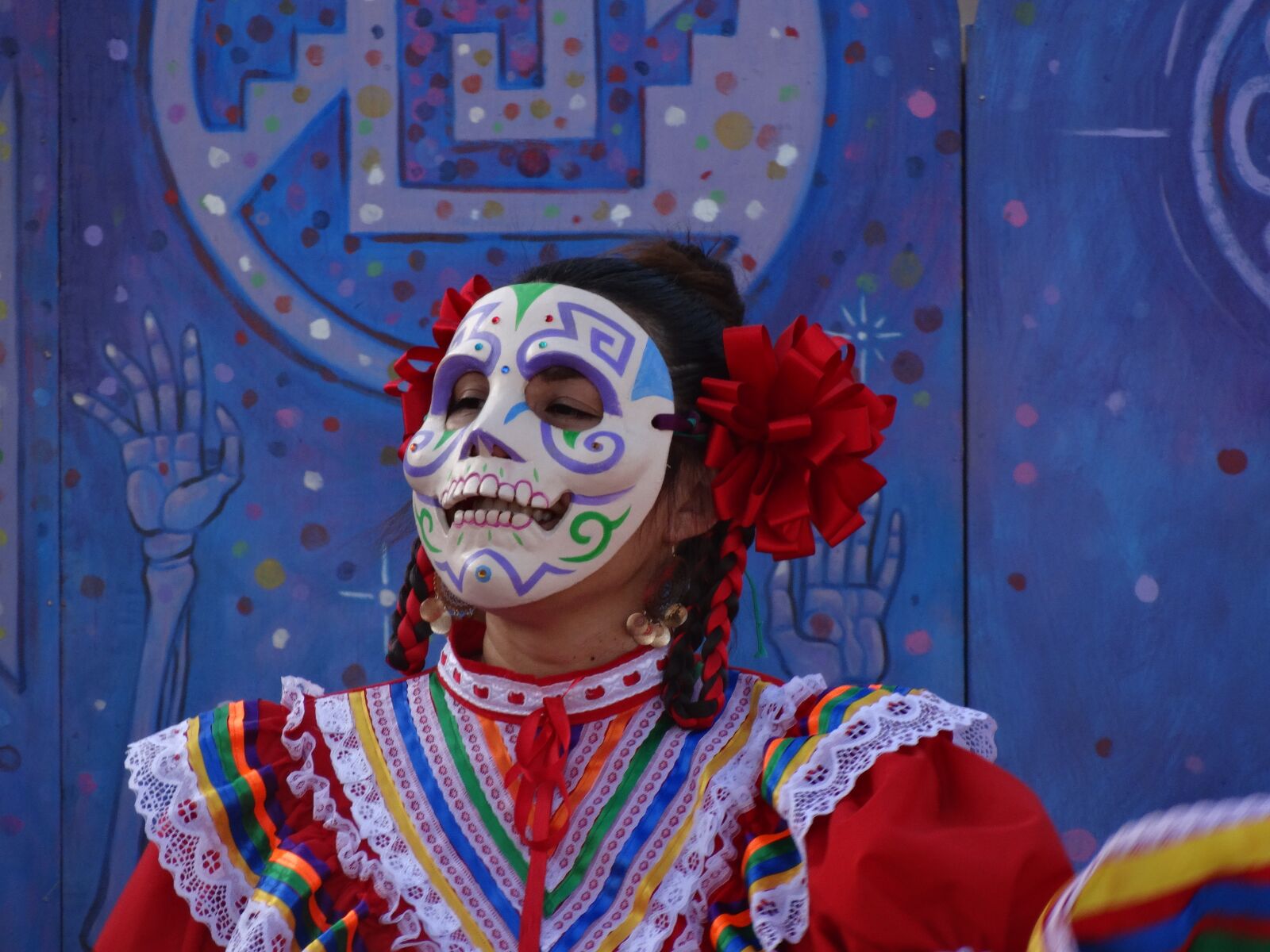 Sony Cyber-shot DSC-HX300 sample photo. Dancer, mask, day of photography