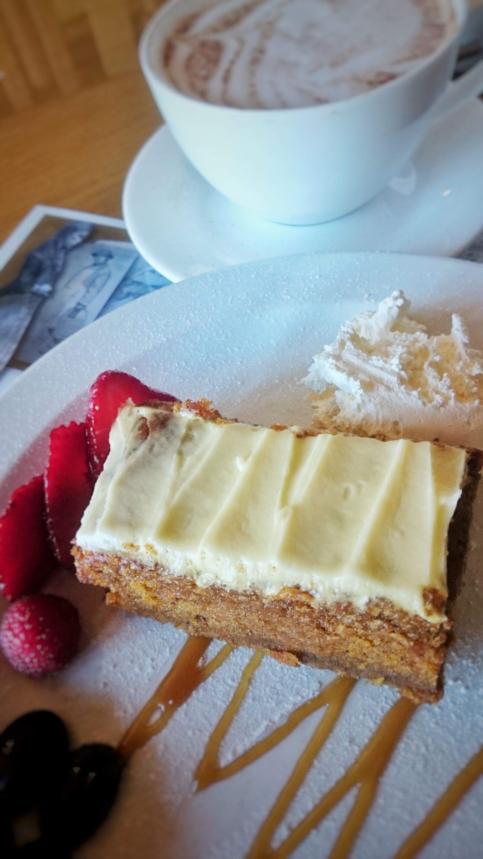 Sony Xperia Z3 Compact sample photo. Cafe, carrot, cake, chocolate photography