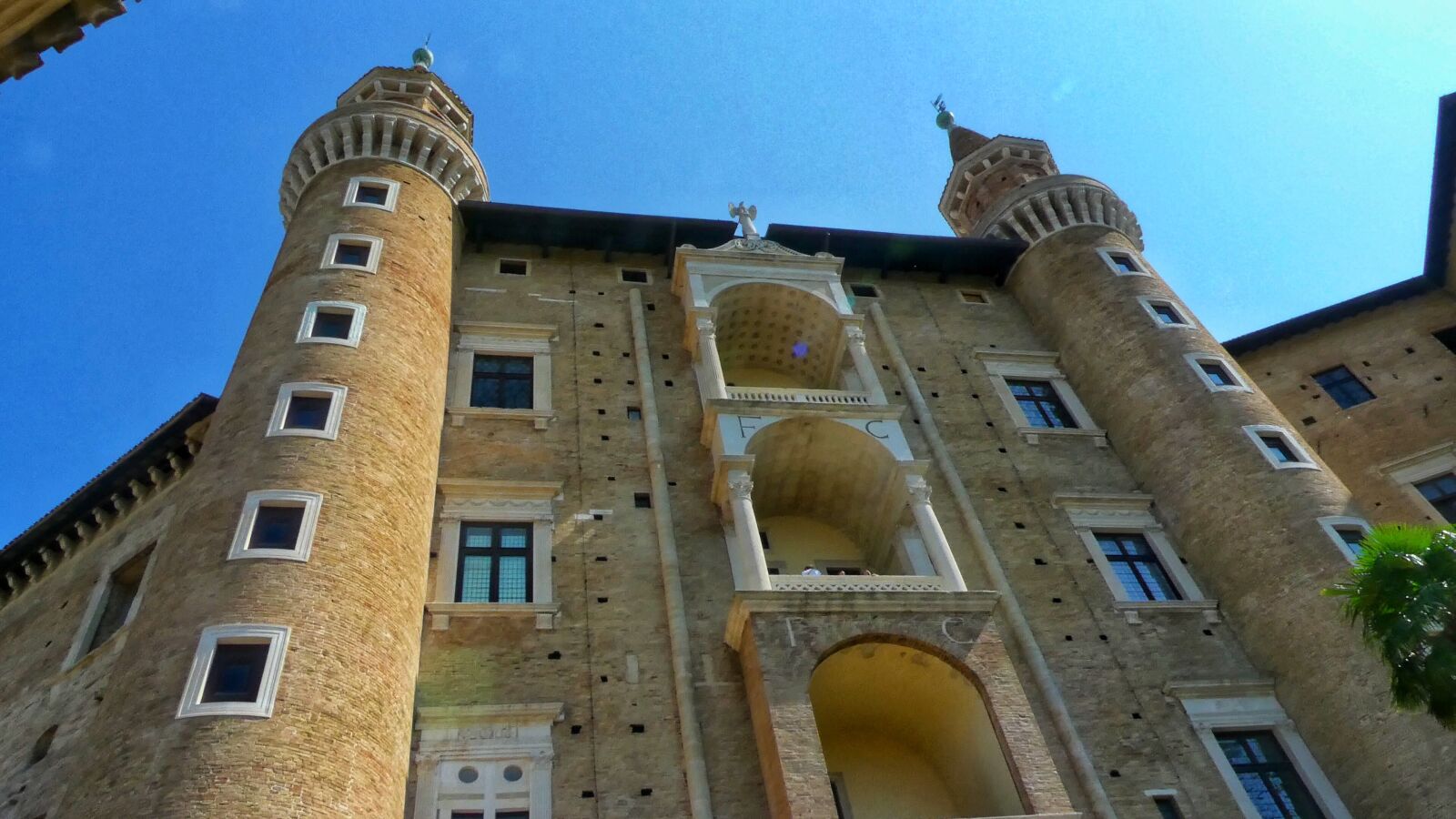 Panasonic Lumix DMC-FZ300 sample photo. Urbino, castle, towers photography