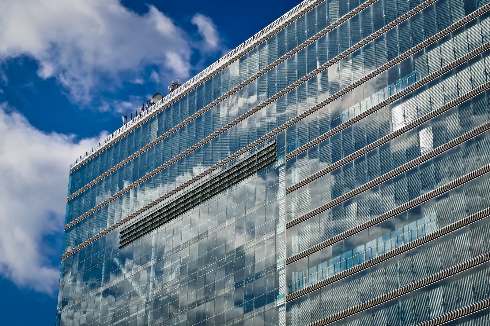 Olympus OM-D E-M10 sample photo. Architecture, modern, building photography