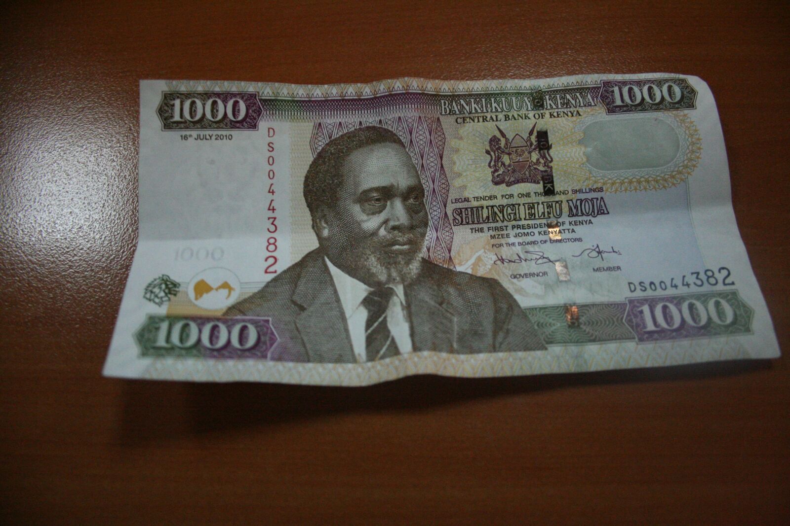 Canon EOS 350D (EOS Digital Rebel XT / EOS Kiss Digital N) sample photo. Kenya, kenyan currency, shilling photography