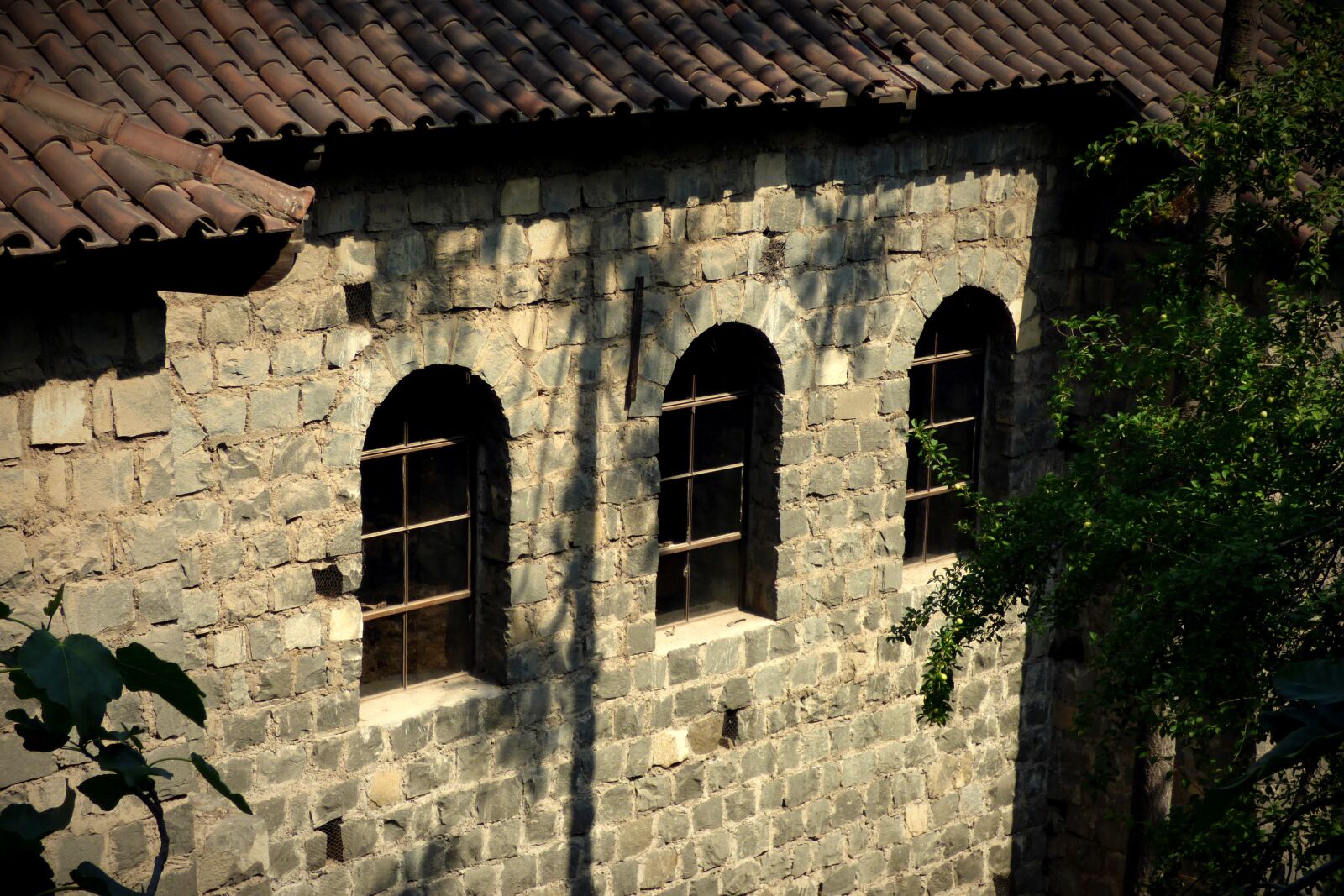 Panasonic Lumix DMC-FZ70 sample photo. Windows, church, chapel photography
