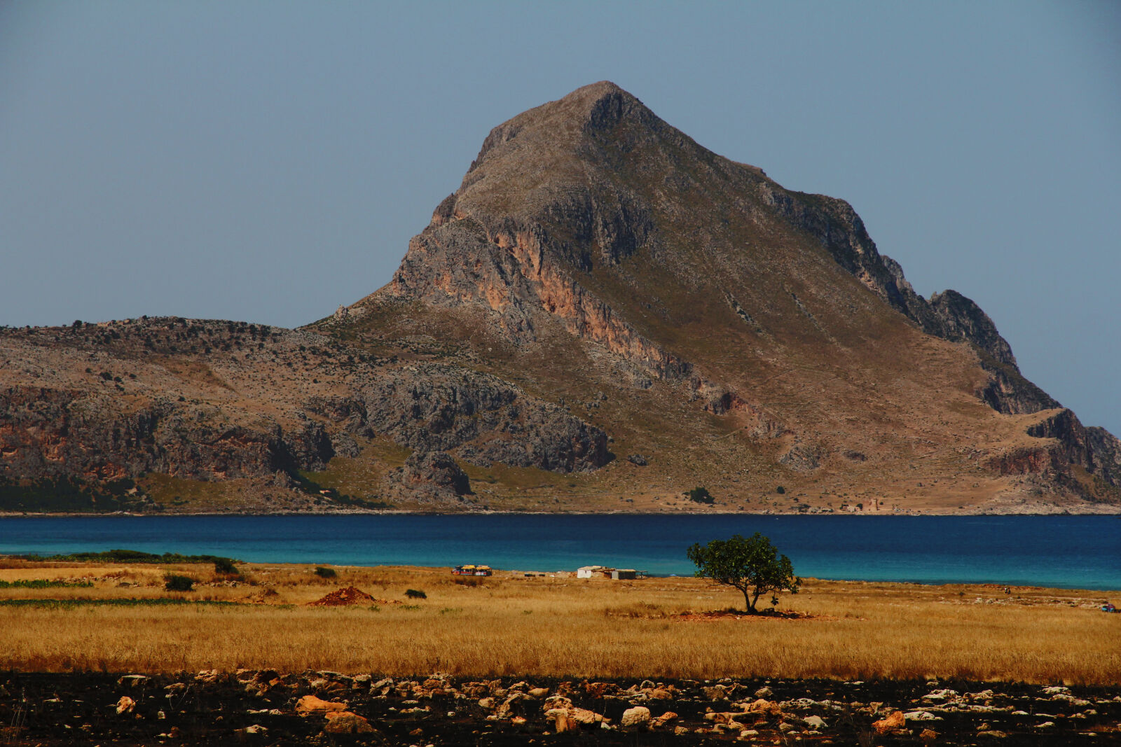 Canon EOS 550D (EOS Rebel T2i / EOS Kiss X4) sample photo. Sea, mountains, seaside, rocky photography
