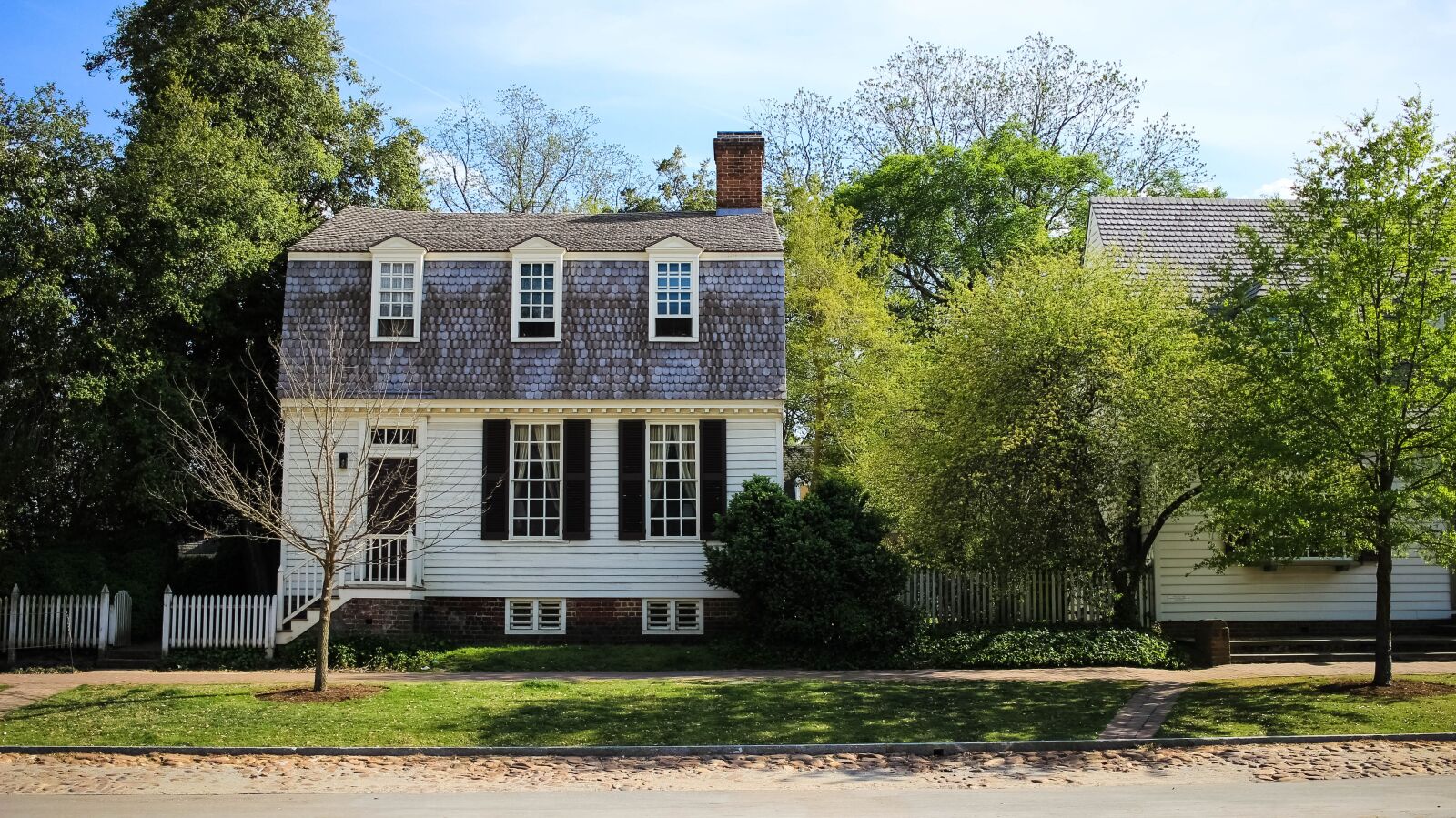 Canon EF-S 24mm F2.8 STM sample photo. House, williamsburg, colonial photography