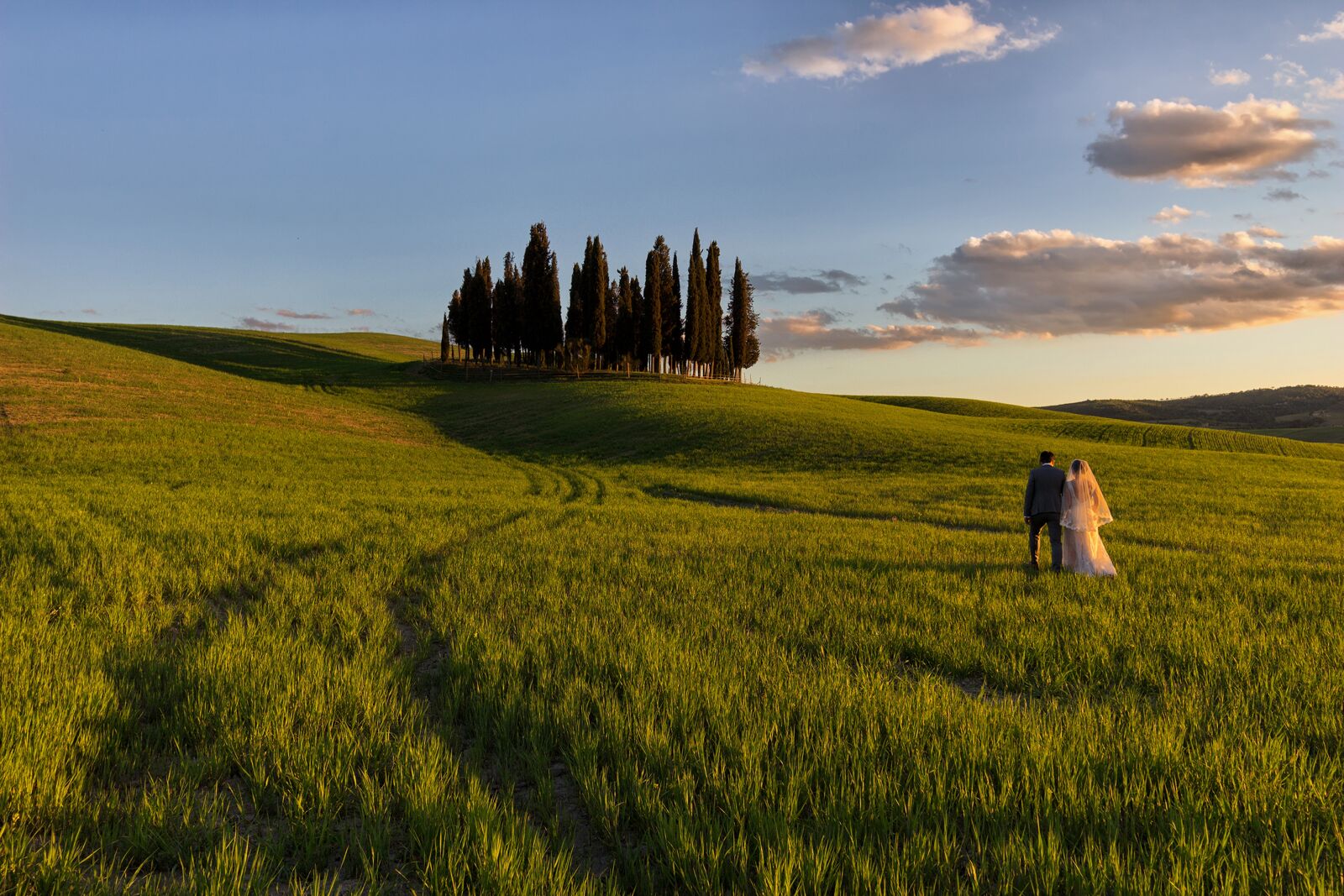Canon EF-S 10-18mm F4.5–5.6 IS STM sample photo. Hills, tuscany, siena photography