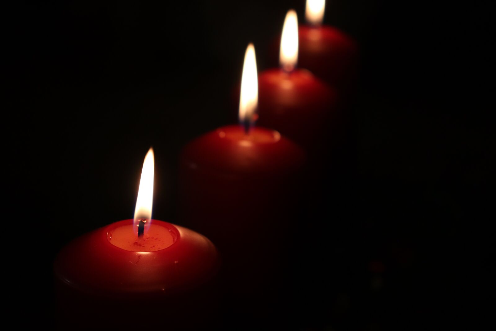 Canon EOS 77D (EOS 9000D / EOS 770D) sample photo. Candles, christmas, romance photography