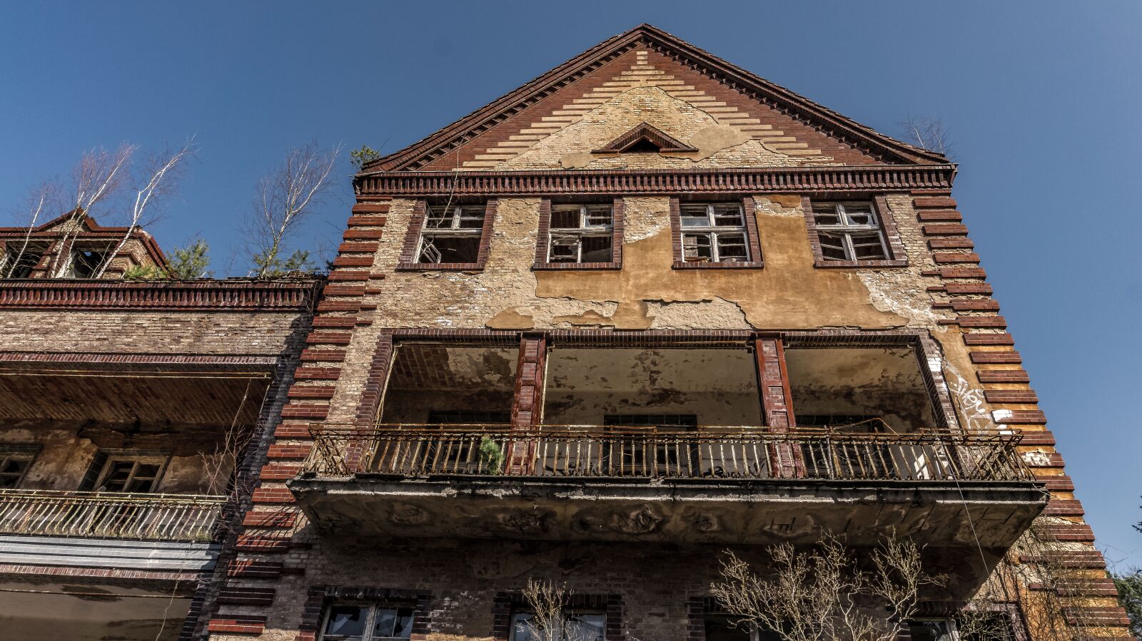 Sony Alpha a5000 (ILCE 5000) sample photo. Old, building, house photography