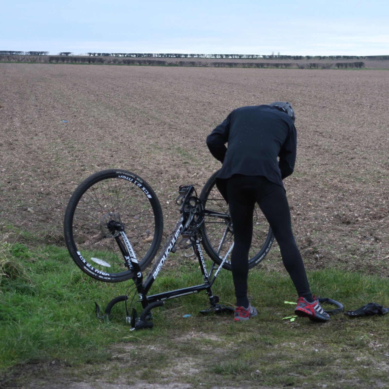 Canon PowerShot G7 X sample photo. Bicycle, cyclist, fields, puncture photography