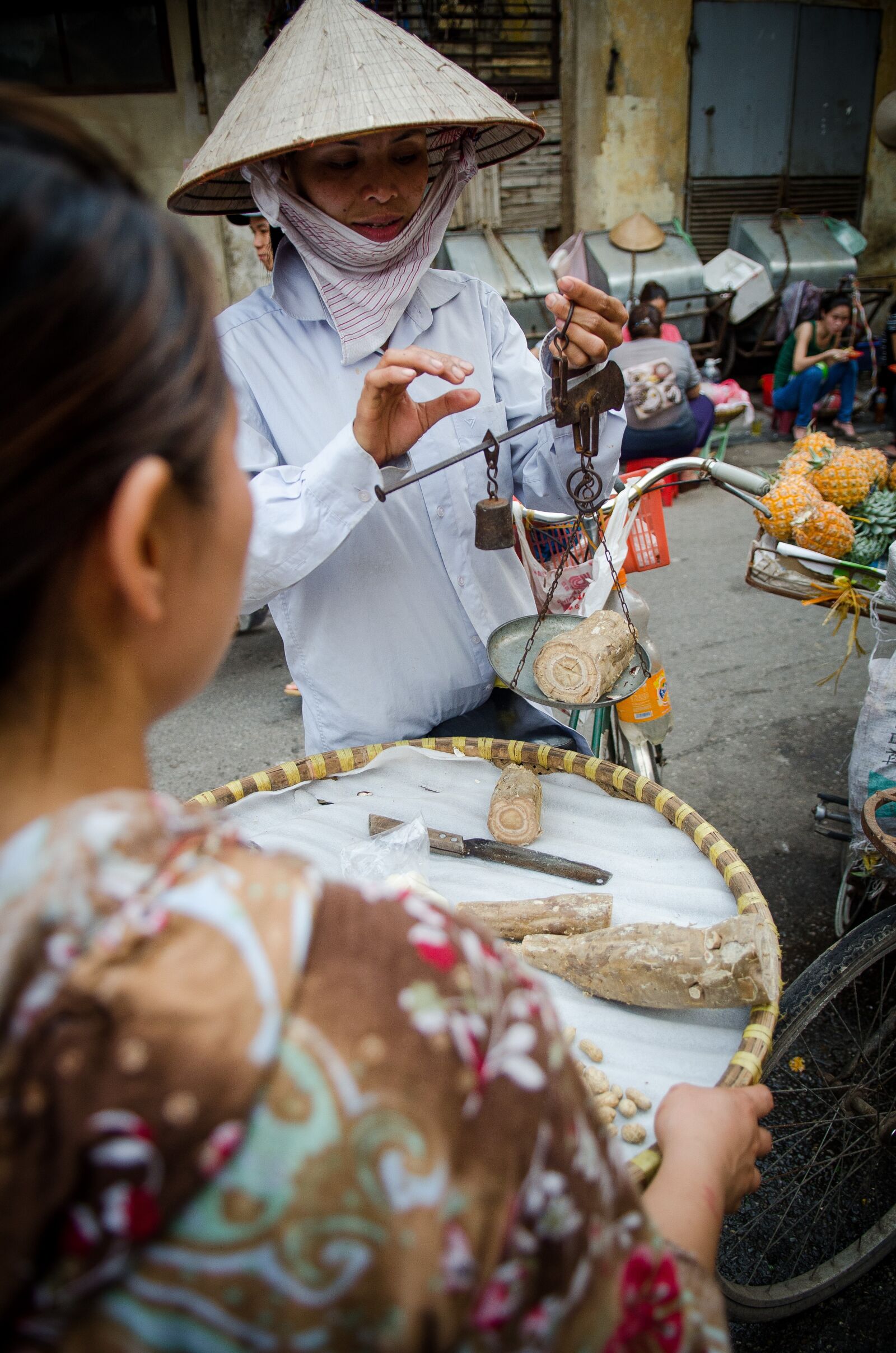 Nikon D7000 sample photo. Street, market, seller photography