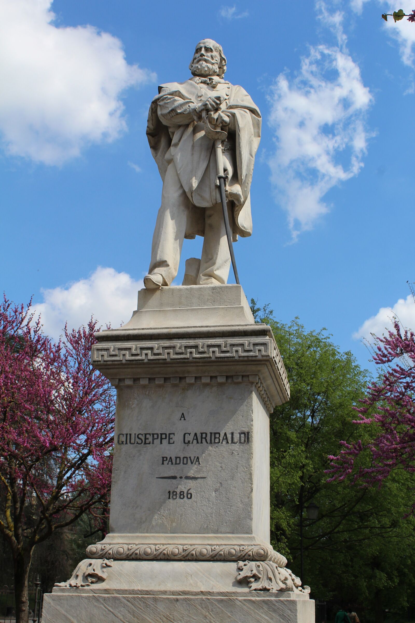 Canon EOS 1200D (EOS Rebel T5 / EOS Kiss X70 / EOS Hi) sample photo. Garibaldi, statue, monument photography