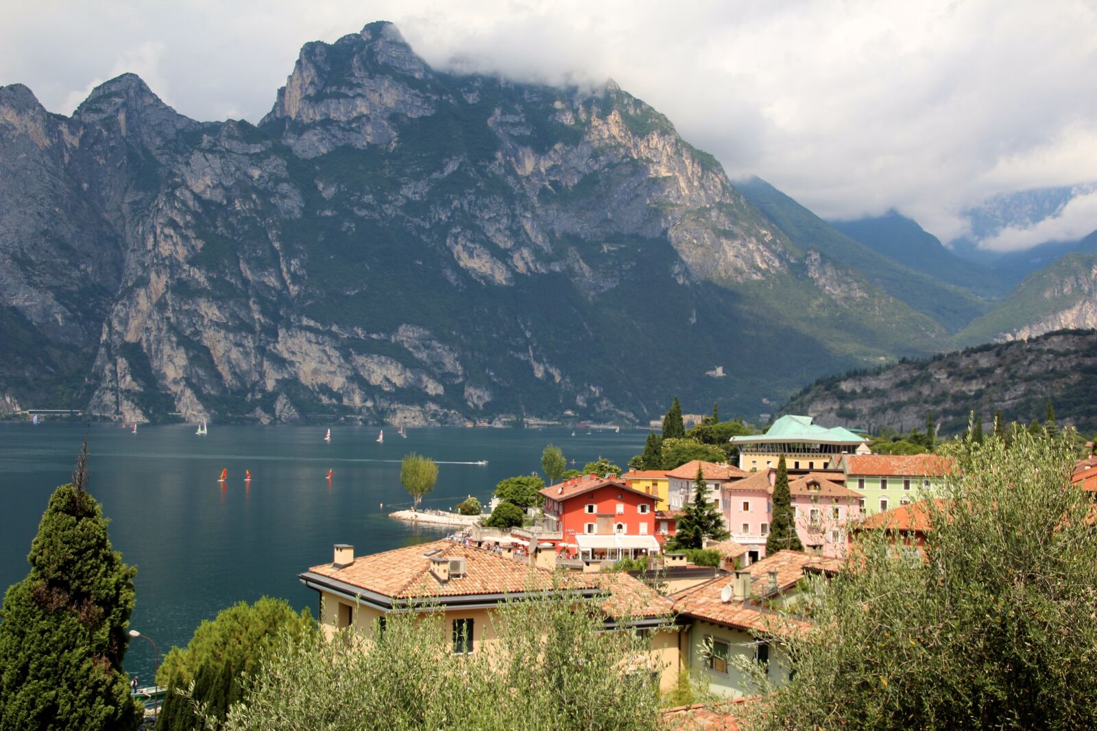 Canon EOS 600D (Rebel EOS T3i / EOS Kiss X5) sample photo. Italy, torbole, garda photography