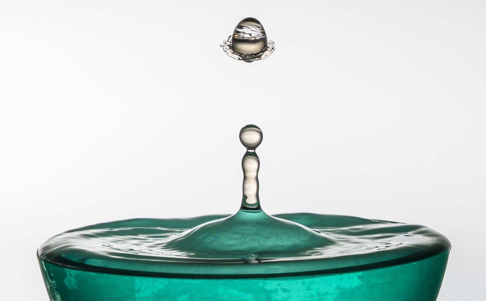 Sony a7R III sample photo. Waterdrop, water, glass photography