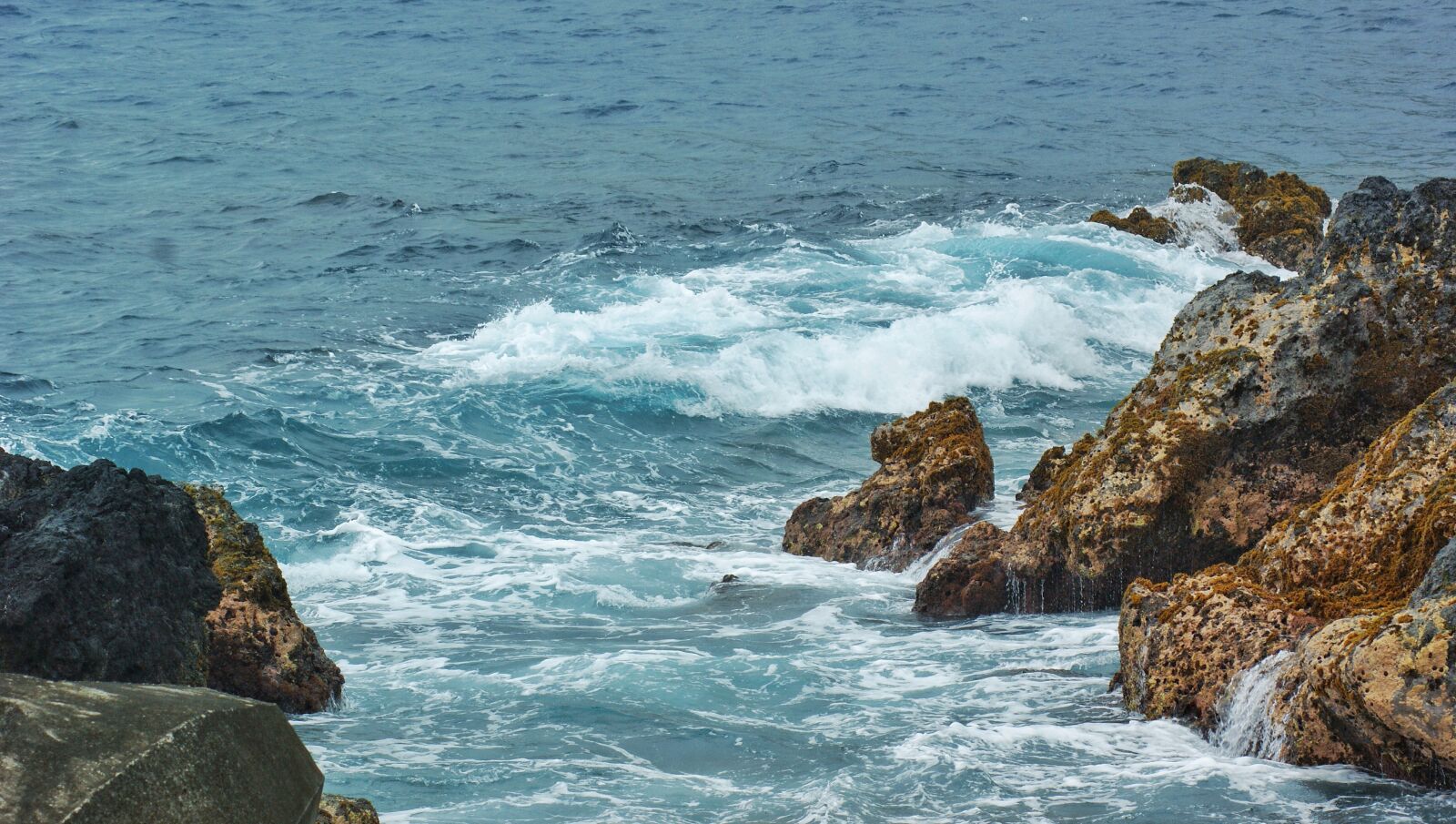 Sony Alpha DSLR-A350 sample photo. Water, sea, nature photography