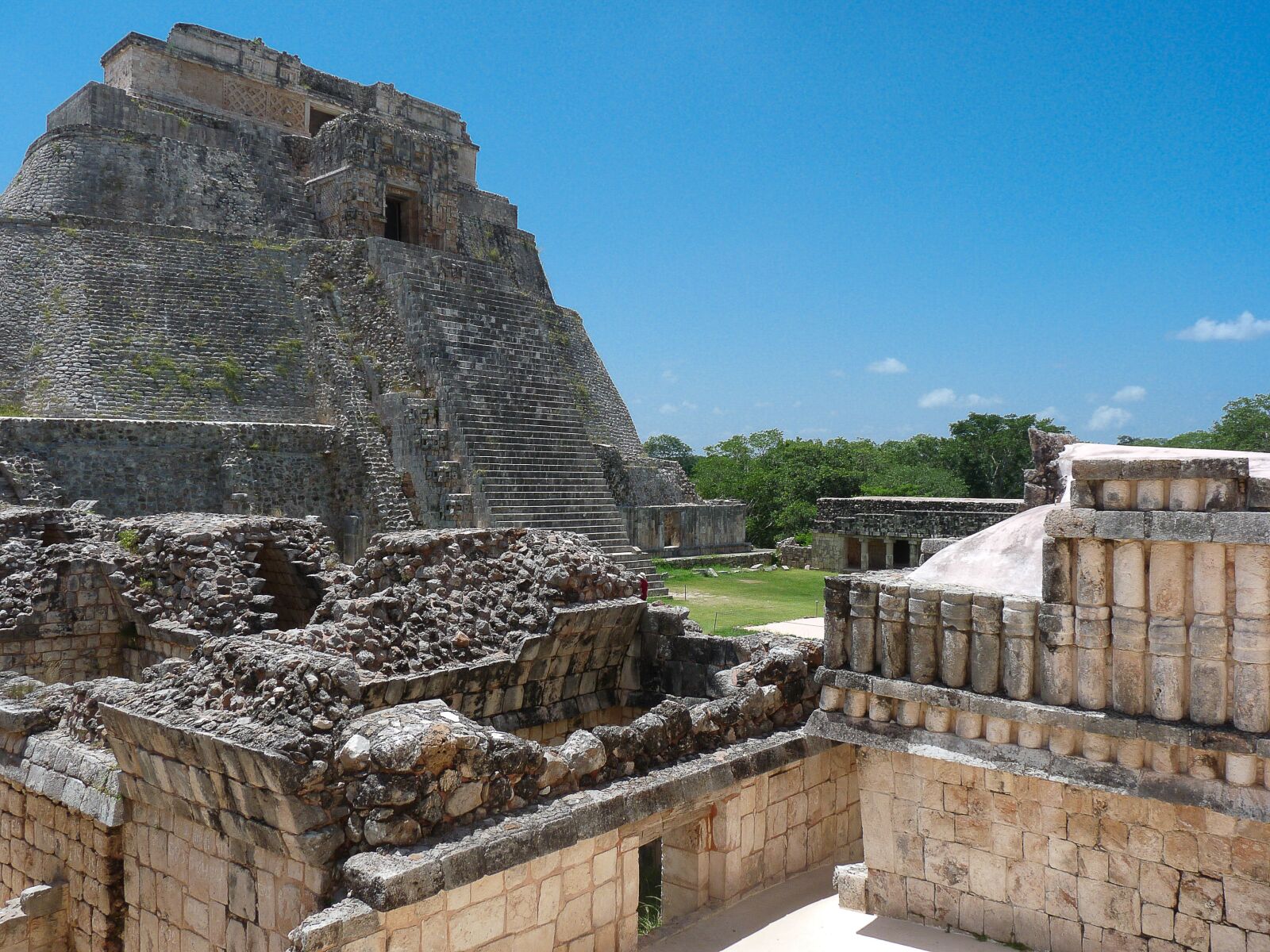 Panasonic Lumix DMC-FZ28 sample photo. Mexico, chichen itza, pyramid photography