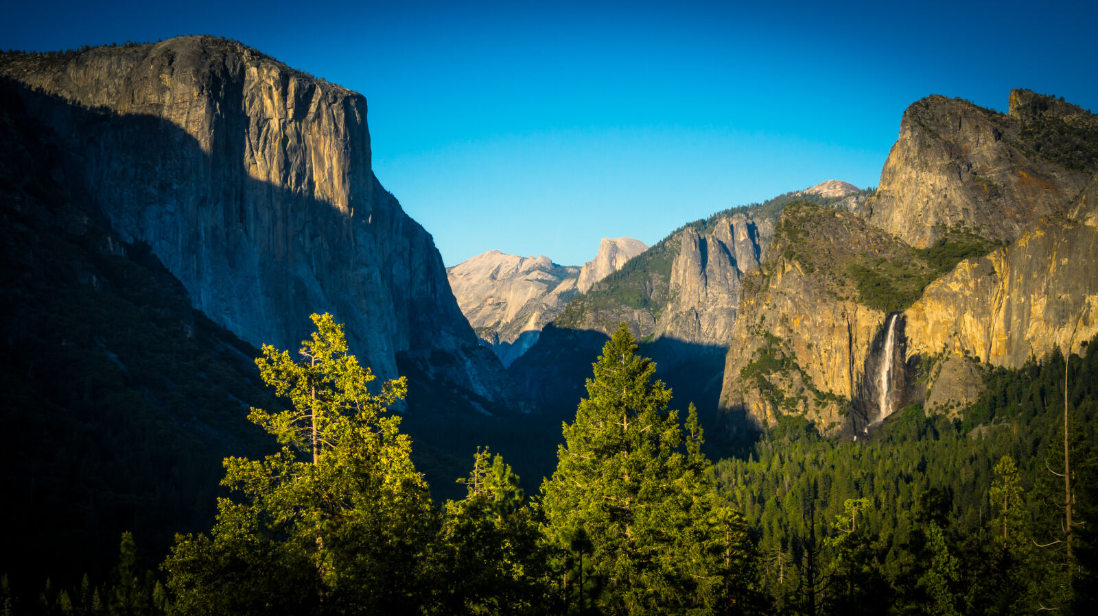 Sony Alpha NEX-3N sample photo. Cliffs, forrest, green, tunnel photography