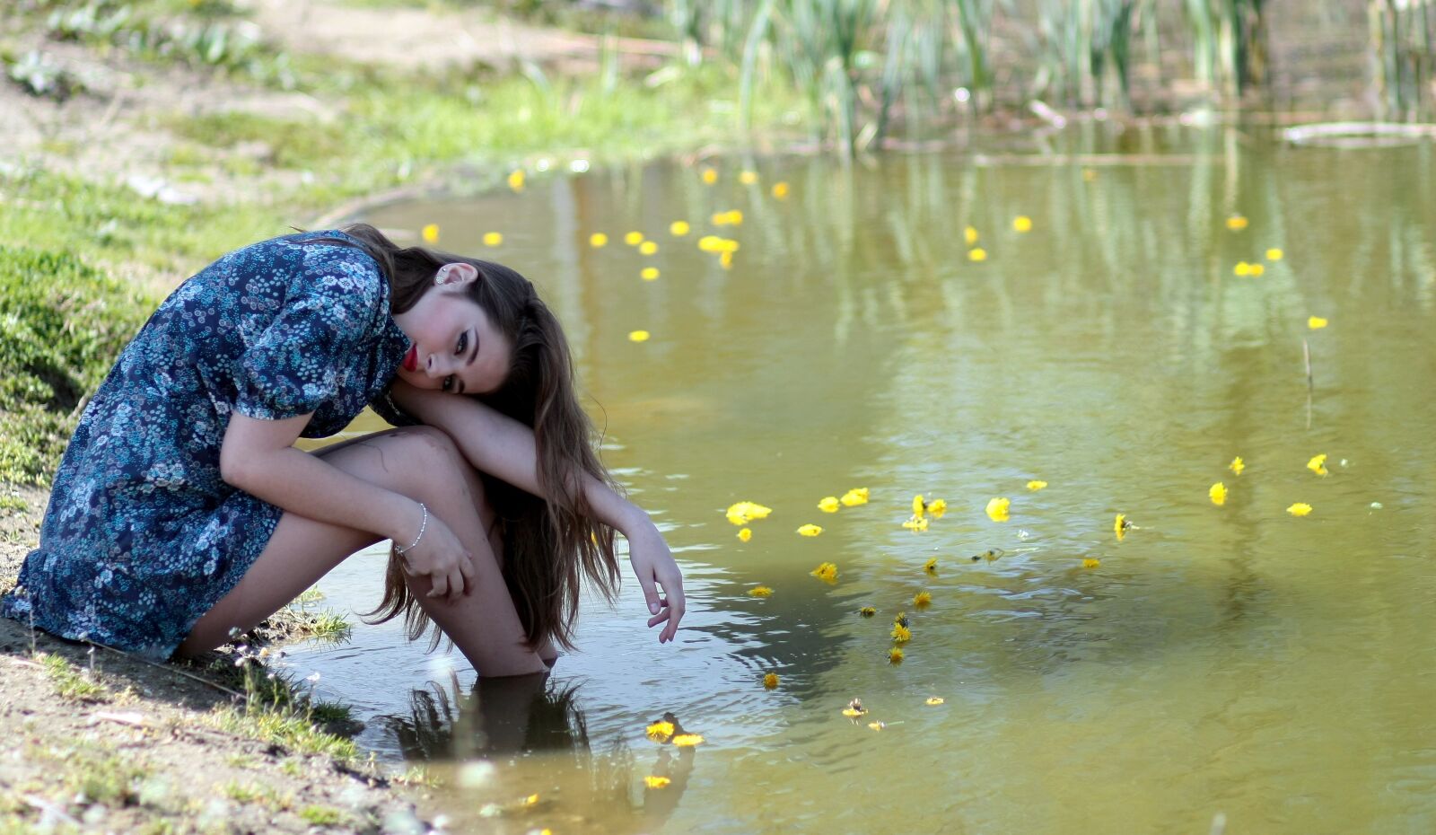 Canon EOS 450D (EOS Rebel XSi / EOS Kiss X2) sample photo. Girl, water, flowers photography