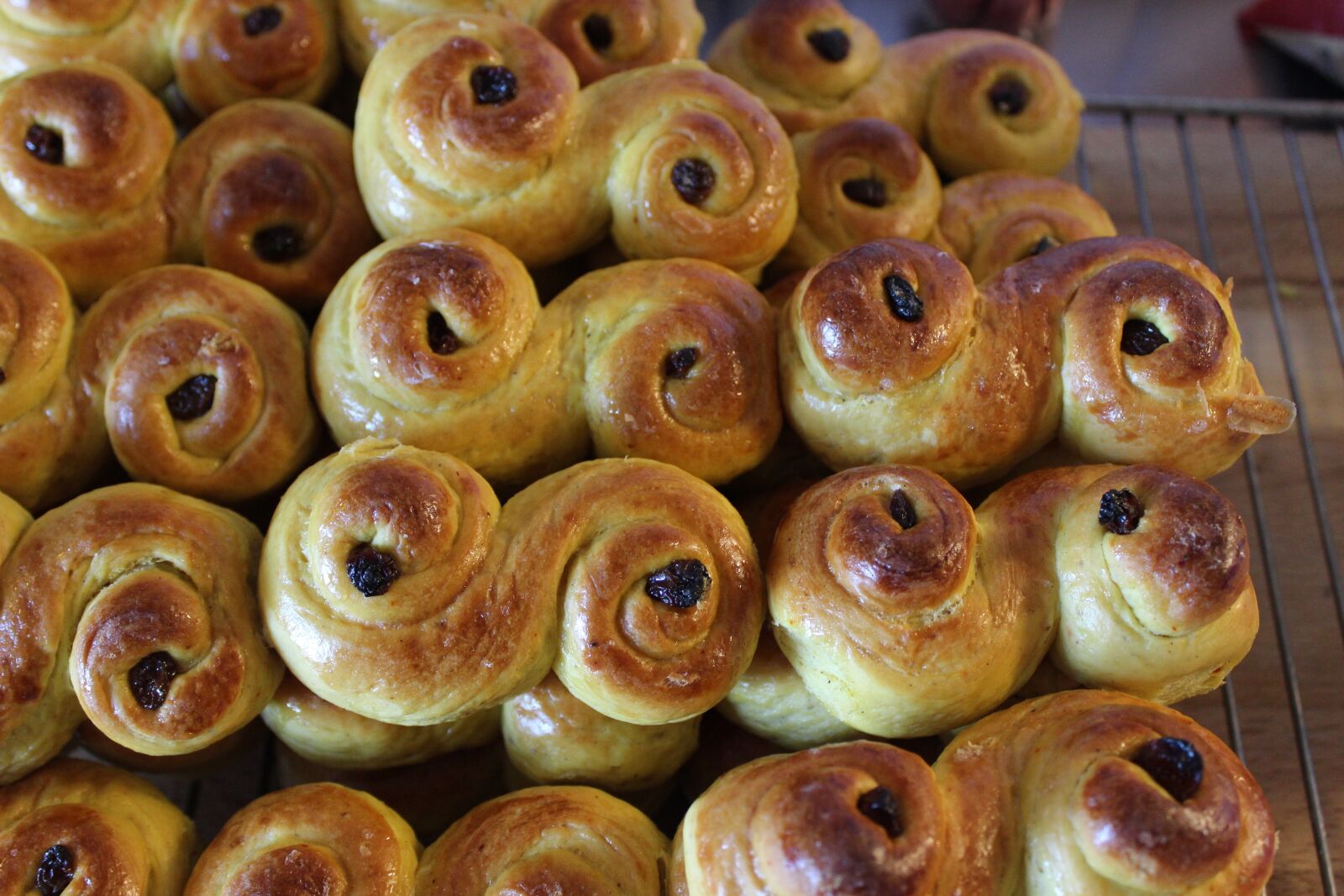 Canon EOS 600D (Rebel EOS T3i / EOS Kiss X5) sample photo. Lussekatter, saffransbullar, advent photography