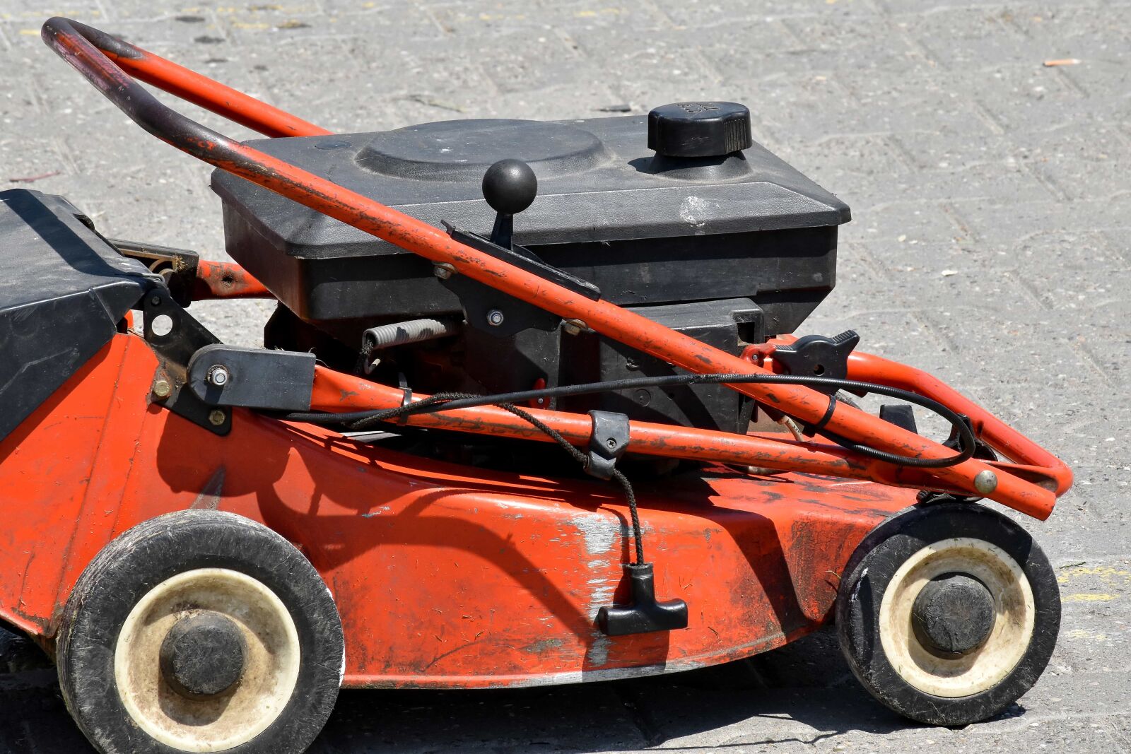 Nikon D5500 sample photo. Lawnmower, machine, vehicle, tool photography