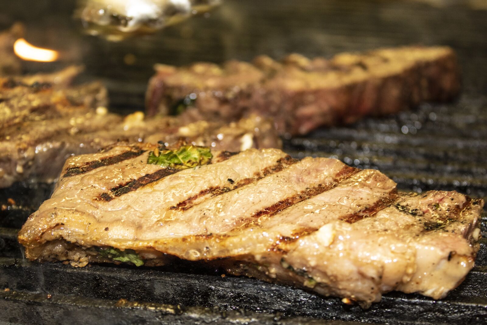 Canon EOS 1300D (EOS Rebel T6 / EOS Kiss X80) sample photo. Steak, medium, bbq photography