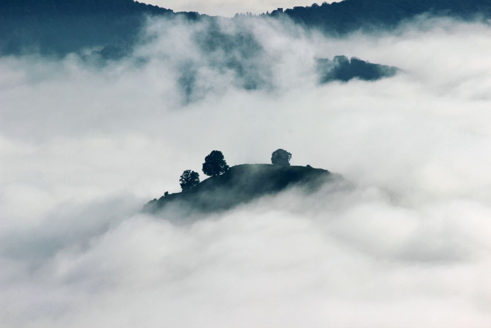 Canon EF-S 55-250mm F4-5.6 IS sample photo. Clouds, mountain, nature photography