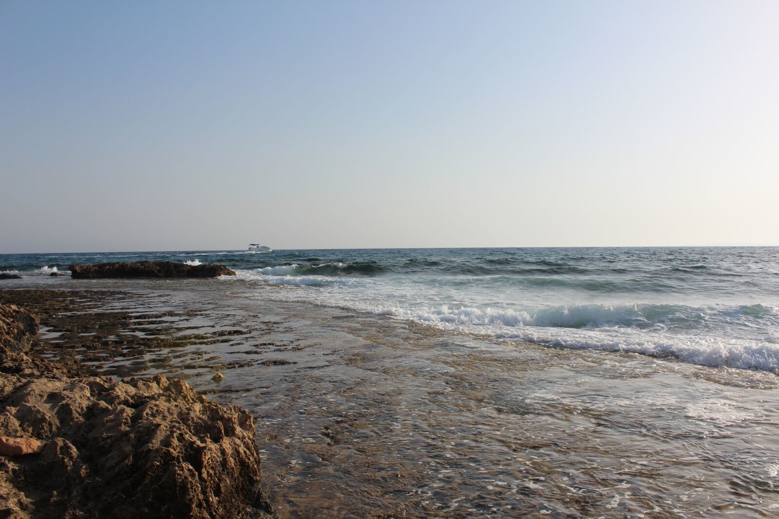 Canon EOS 600D (Rebel EOS T3i / EOS Kiss X5) sample photo. Sea, stones, rocks photography
