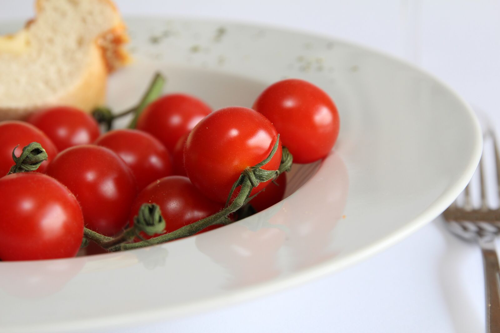 Canon EOS 650D (EOS Rebel T4i / EOS Kiss X6i) sample photo. Eat, tomatoes, food photography