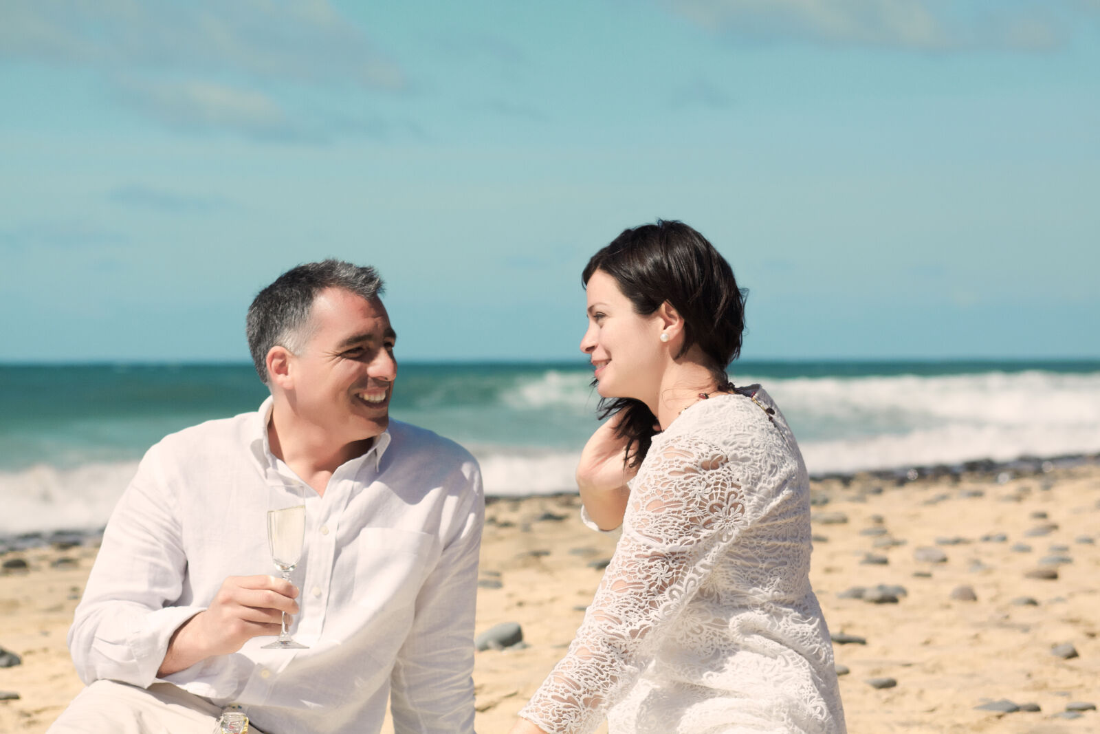 Canon EOS 50D sample photo. Adult, affectionate, alcohol, beach photography