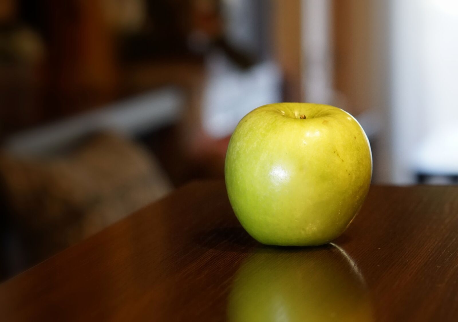 E 50mm F1.8 OSS sample photo. Apple, food, malus domestica photography